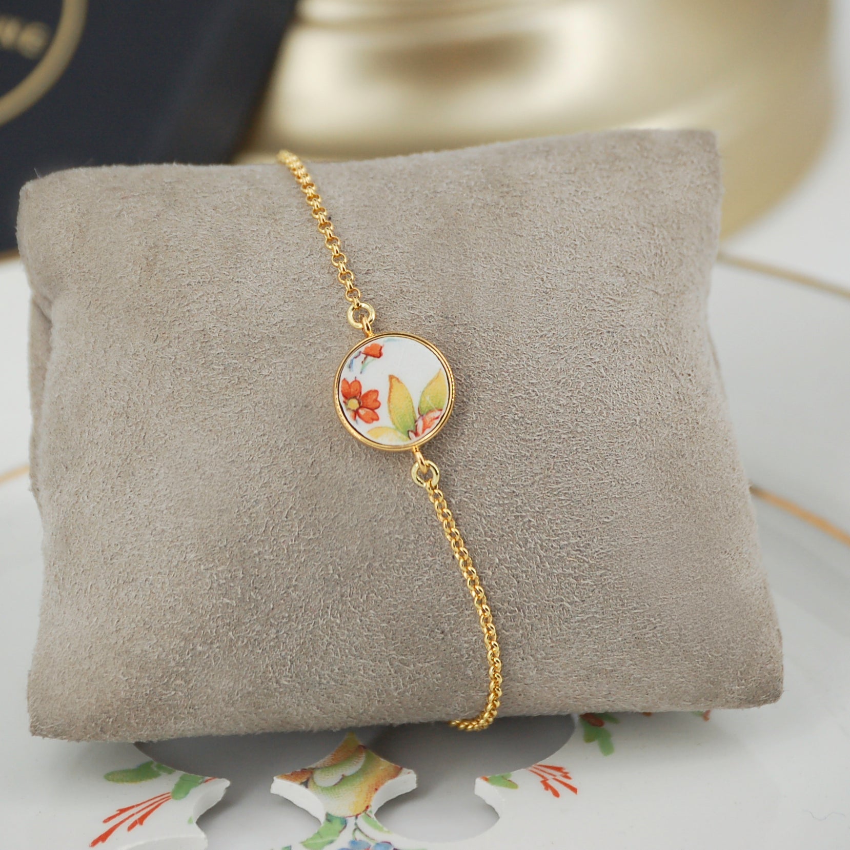 Bracelet ajustable "Fleur de jonquille", finition or