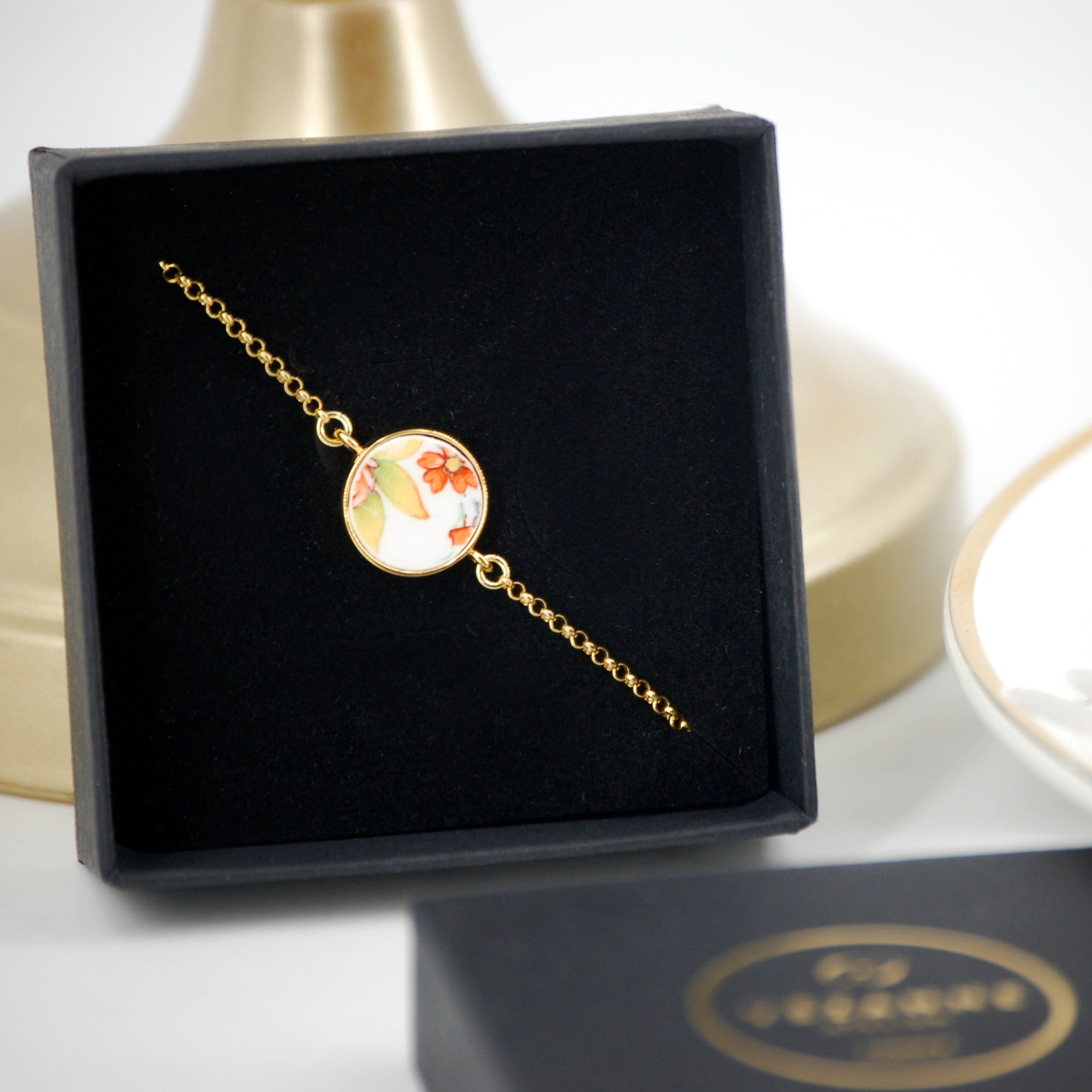 Bracelet ajustable "Fleur de jonquille", finition or