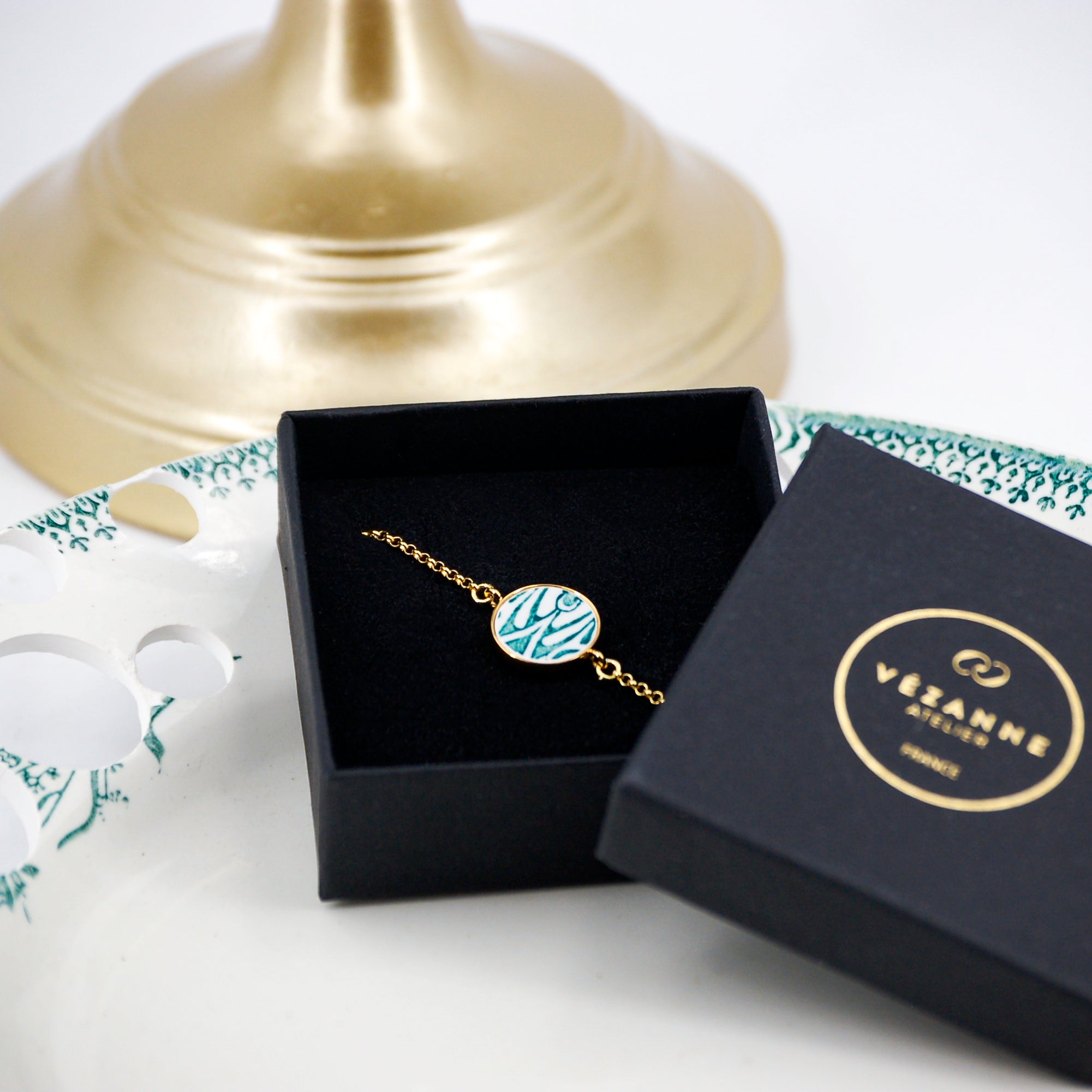 Bracelet ajustable "Motif vert Art nouveau", finition or