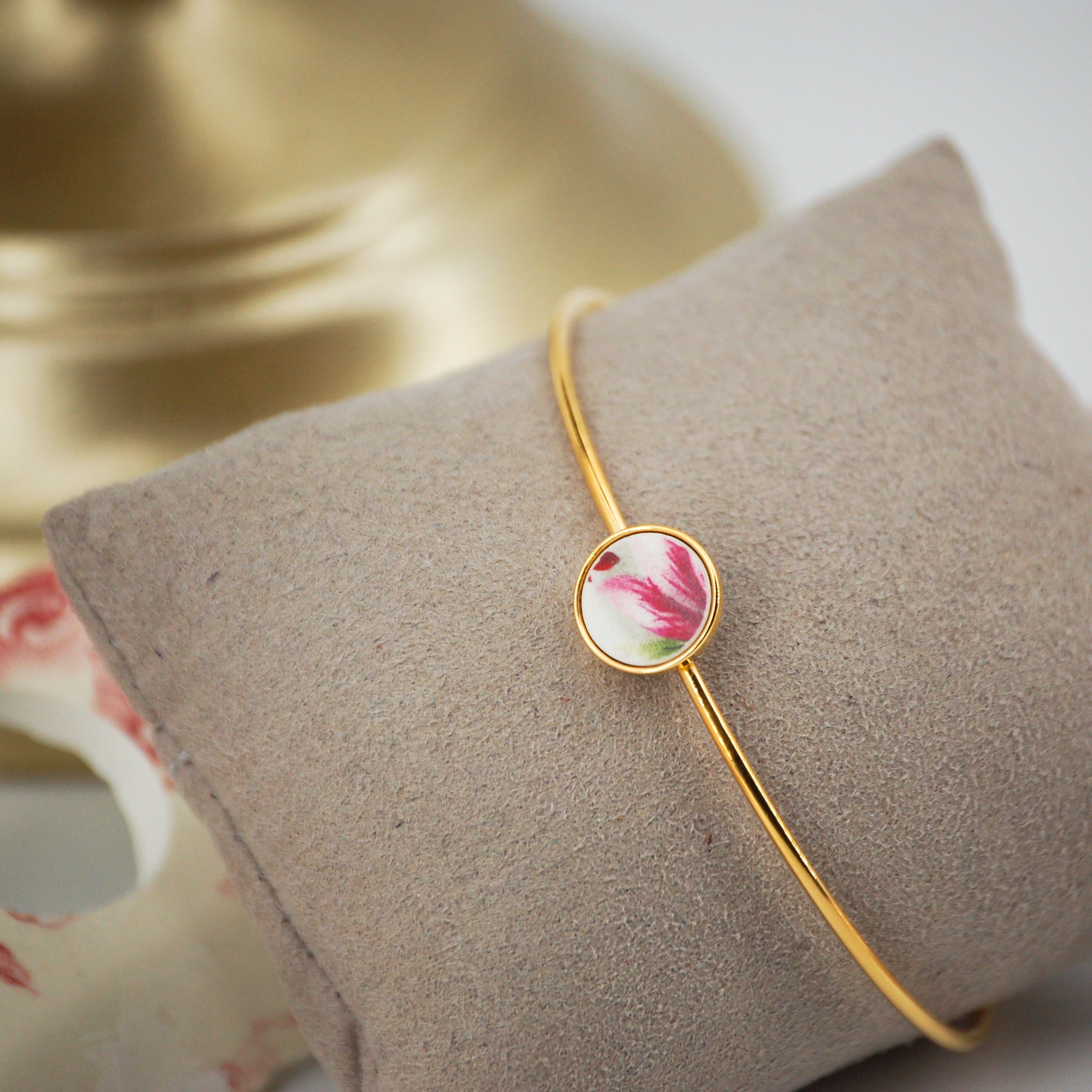 Bracelet ajustable "Pétales roses", finition or