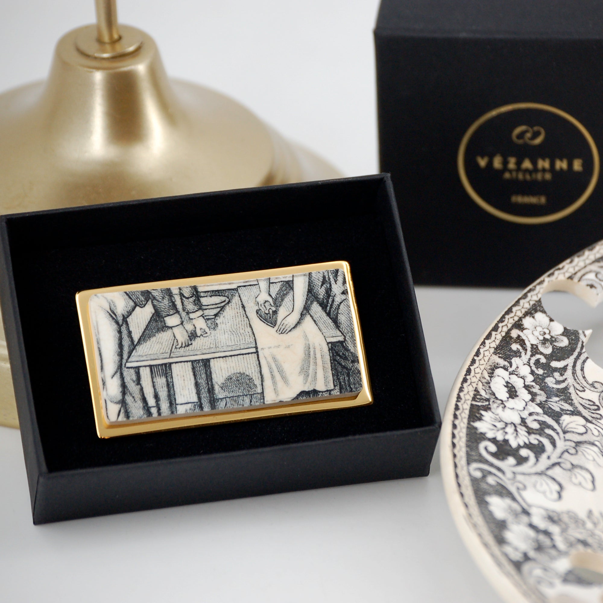 Broche "La déclaration", finition or