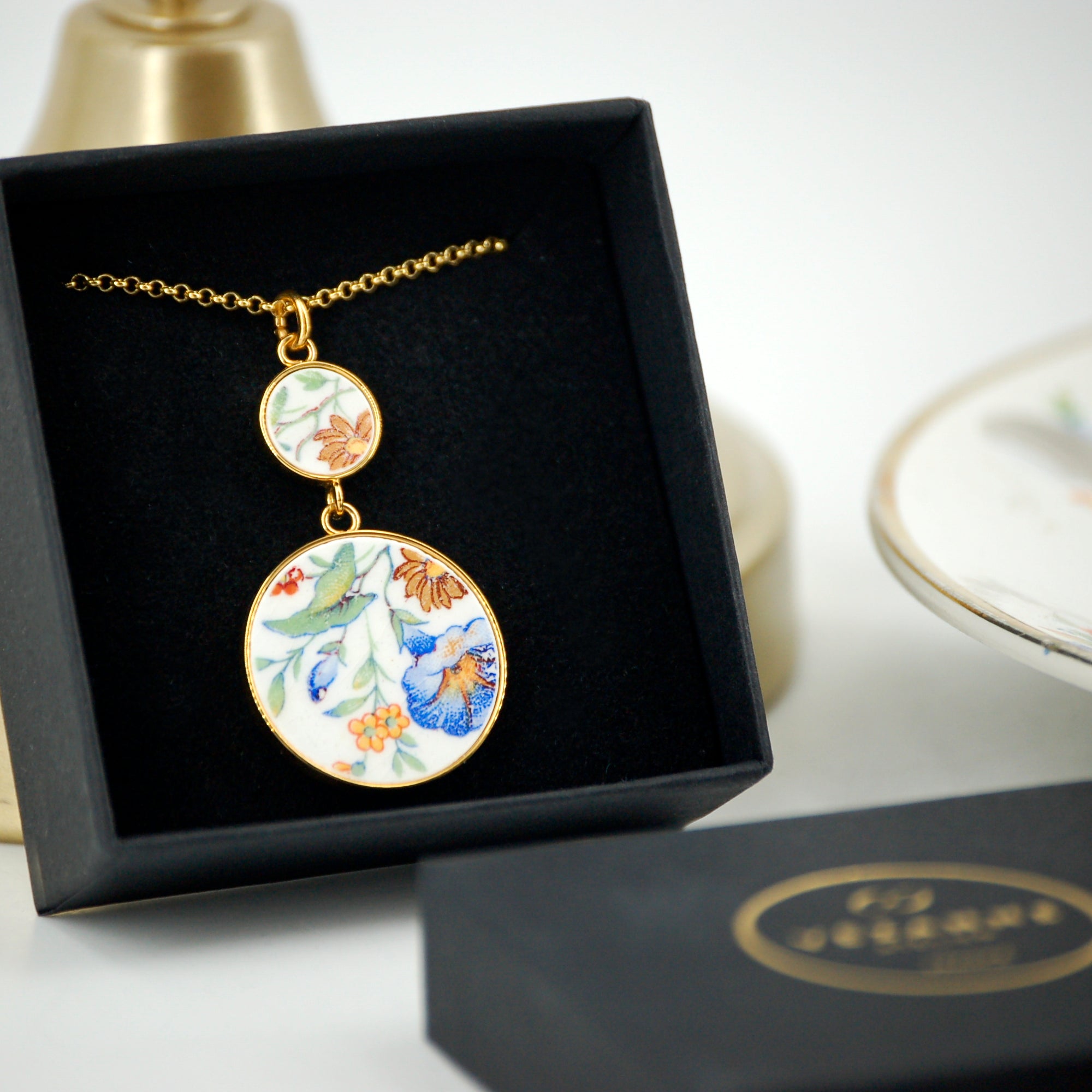 Pendentif "Campanule et petites fleurs", finition or