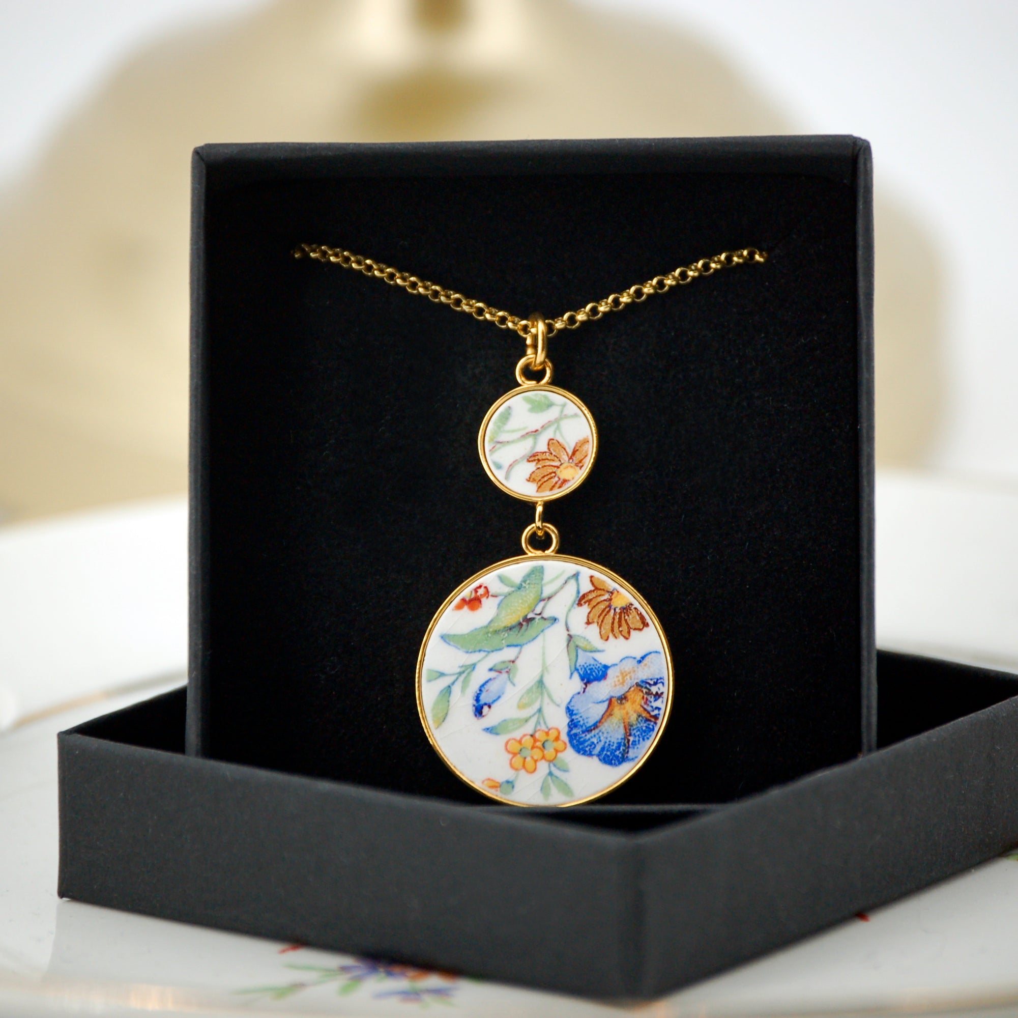Pendentif "Campanule et petites fleurs", finition or