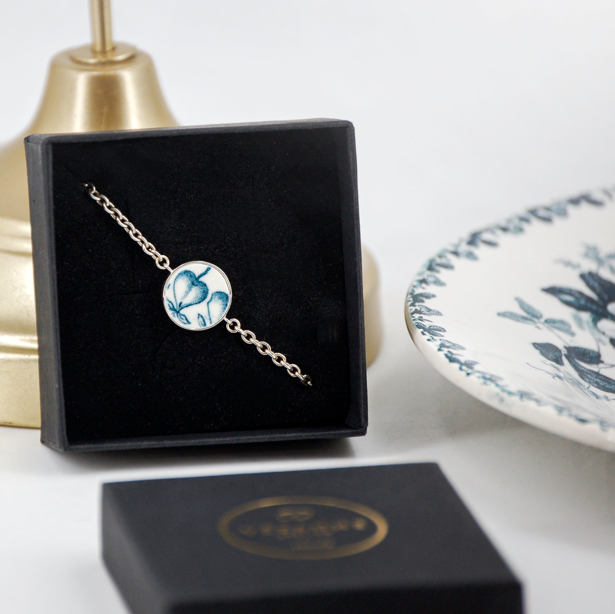 Bracelet ajustable "Petits boutons de fleurs", finition argent