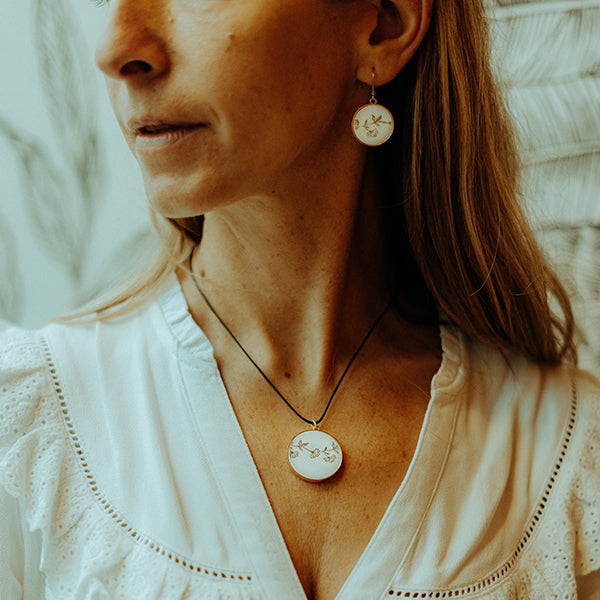 Boucles d'oreilles "Petites fleurs et feuilles dorées", finition or