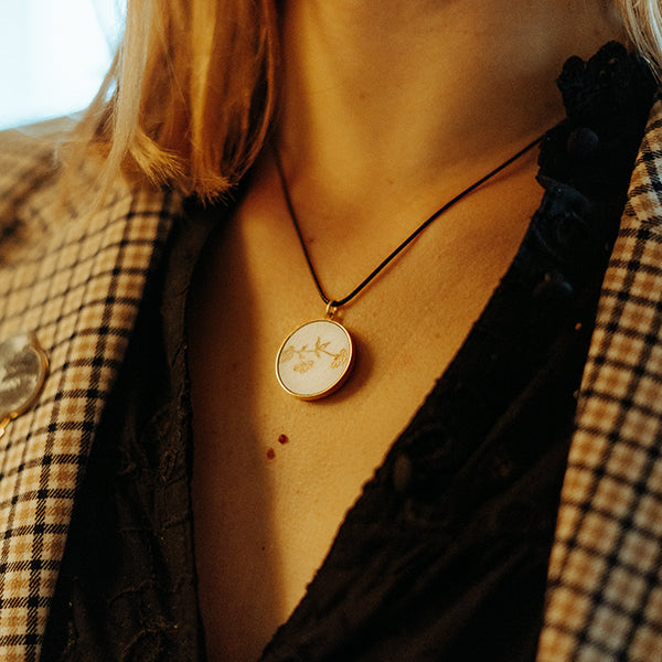 Pendentif "Petites fleurs dorées", finition or