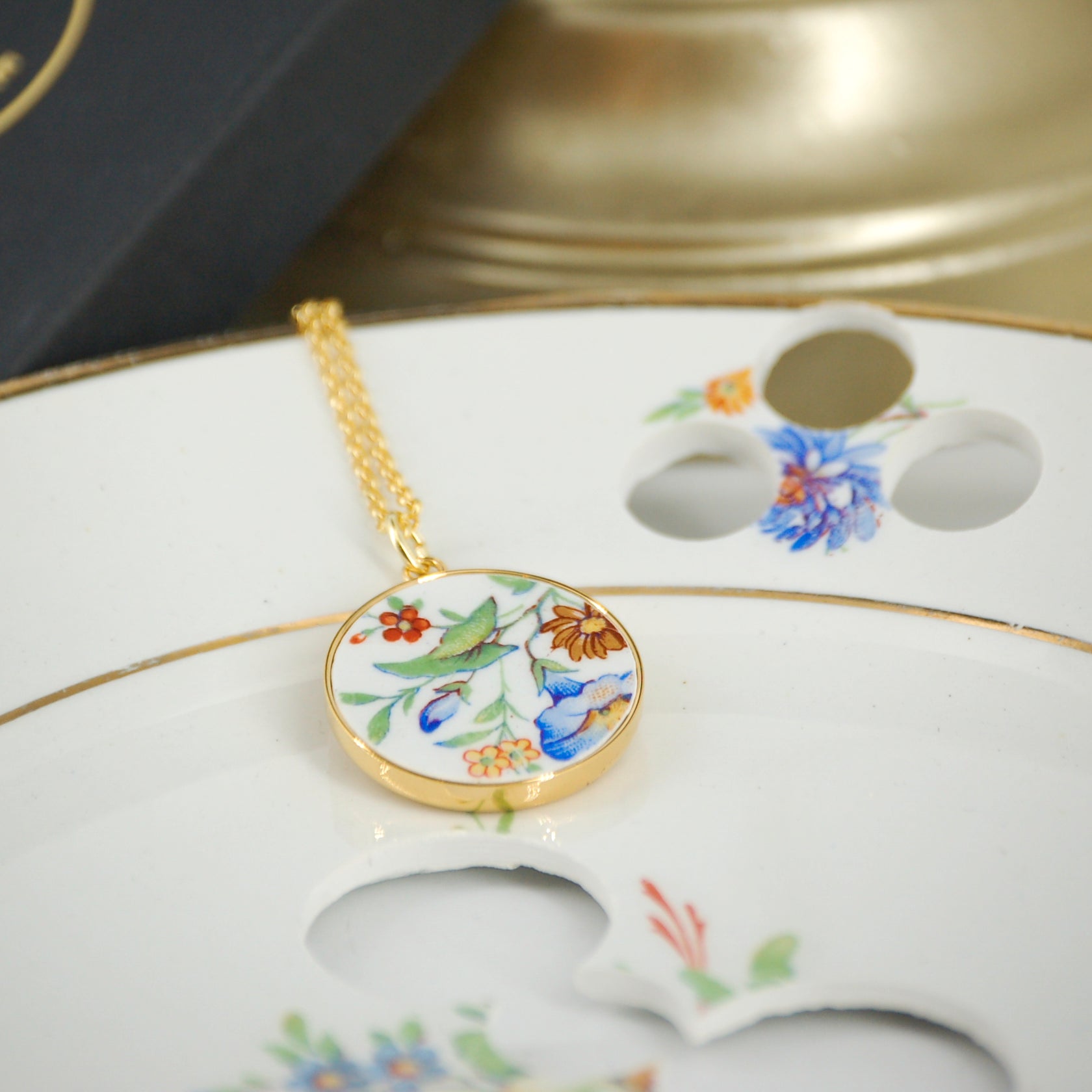 Pendentif "Campanules et petites fleurs", finition or