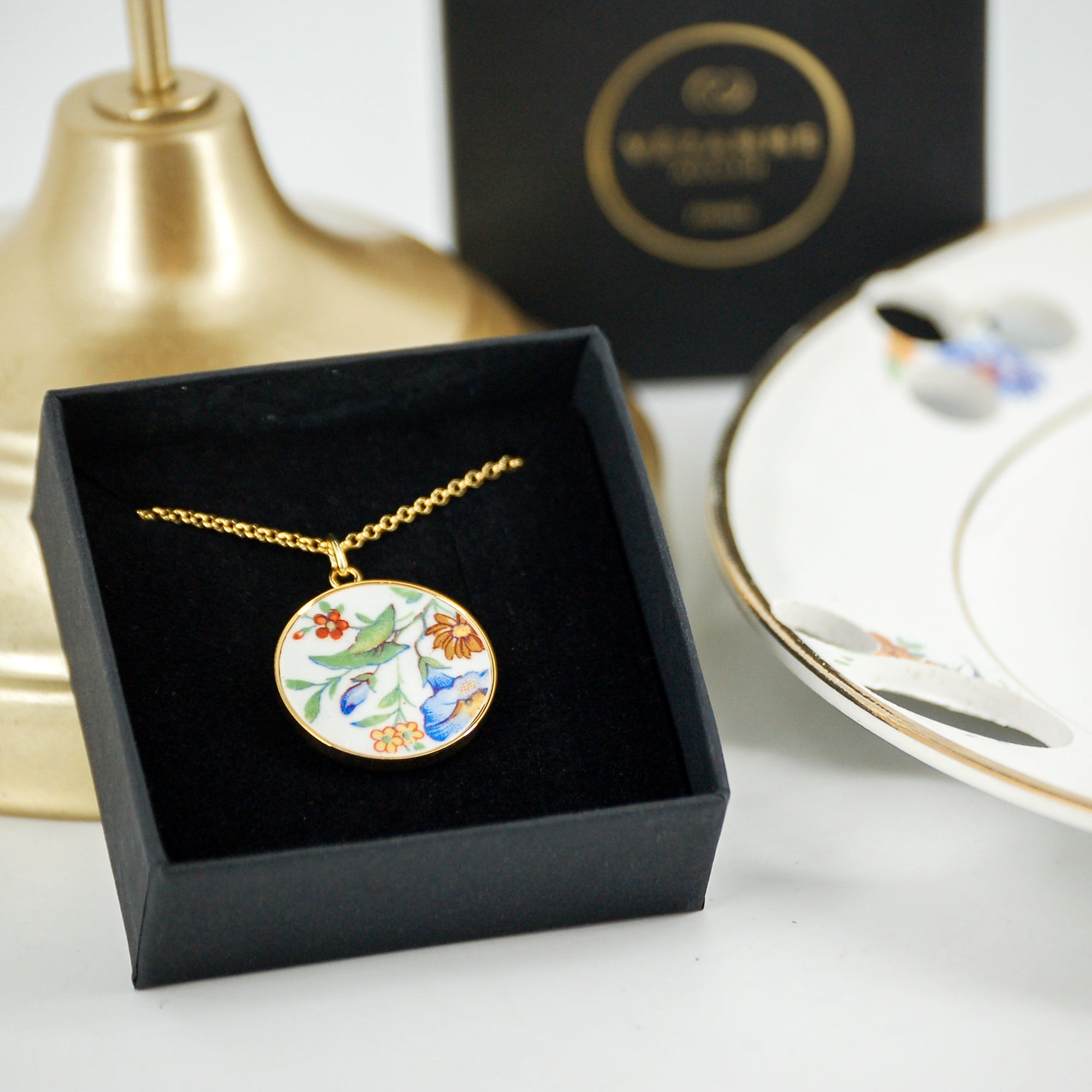 Pendentif "Campanules et petites fleurs", finition or