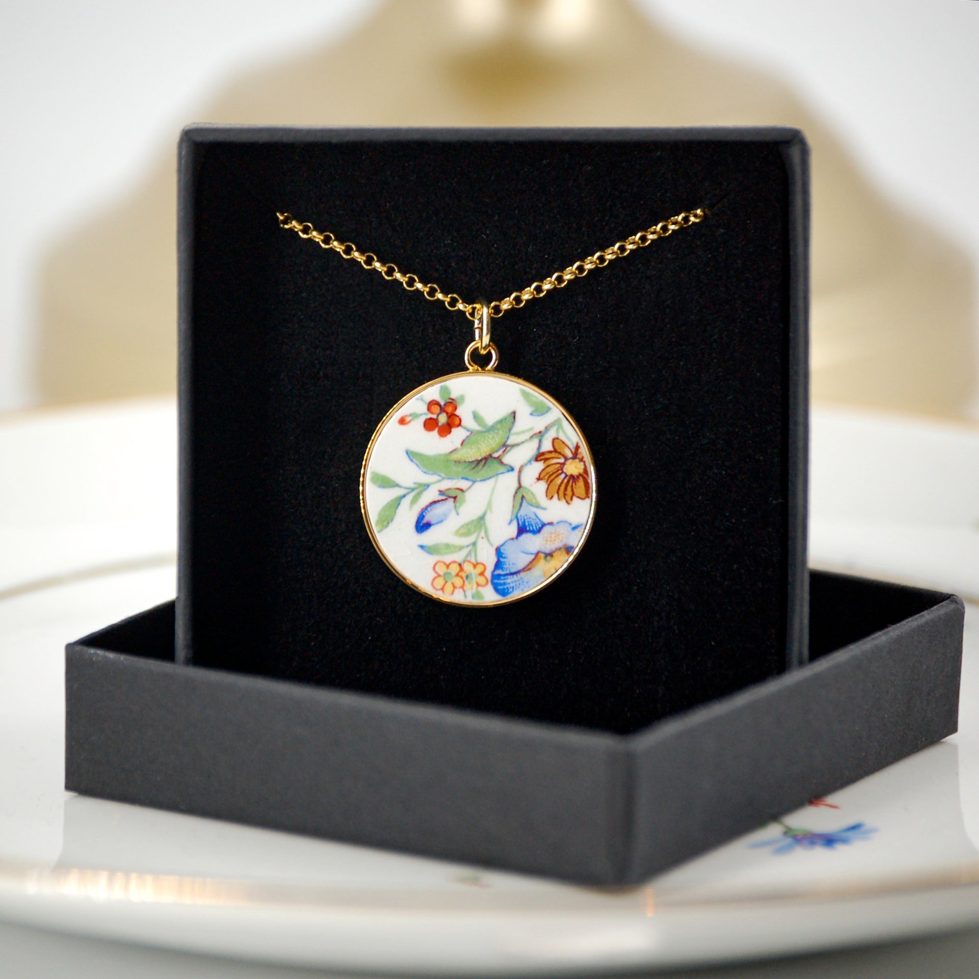Pendentif "Campanules et petites fleurs", finition or