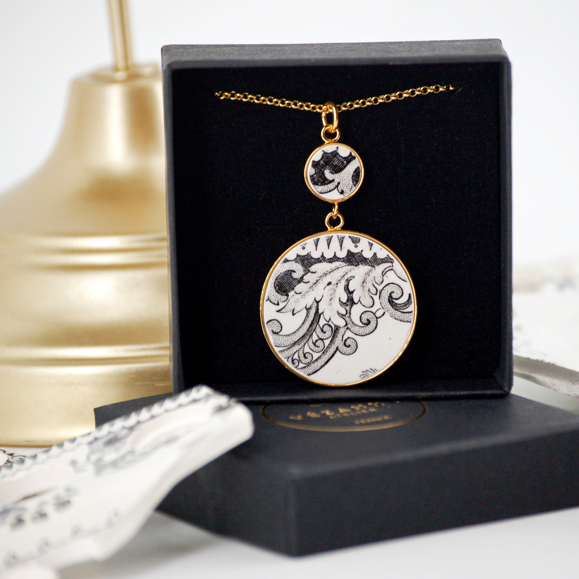 Pendentif "Feuilles et volutes", finition or