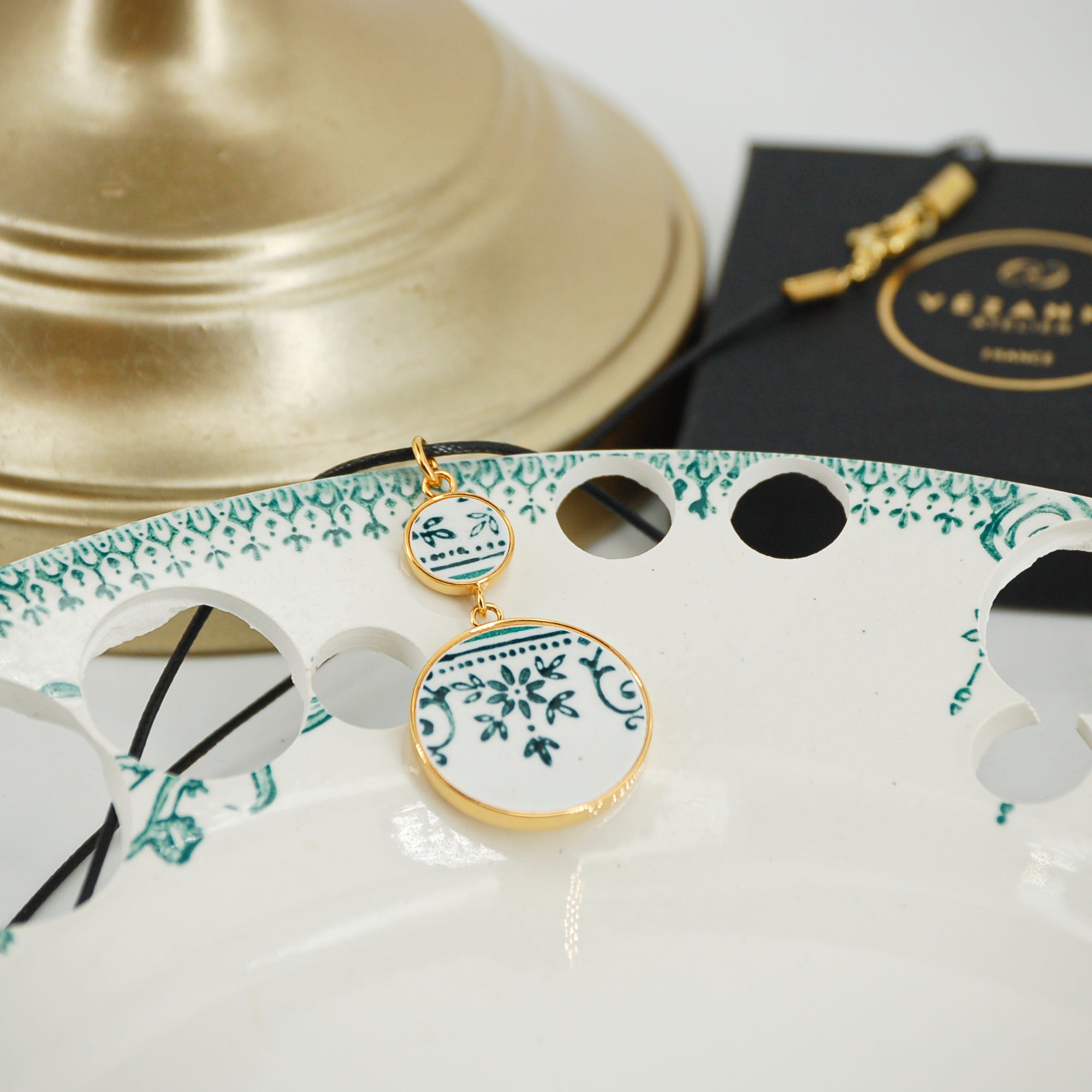 Pendentif "Arabesque et petites fleurs", finition or