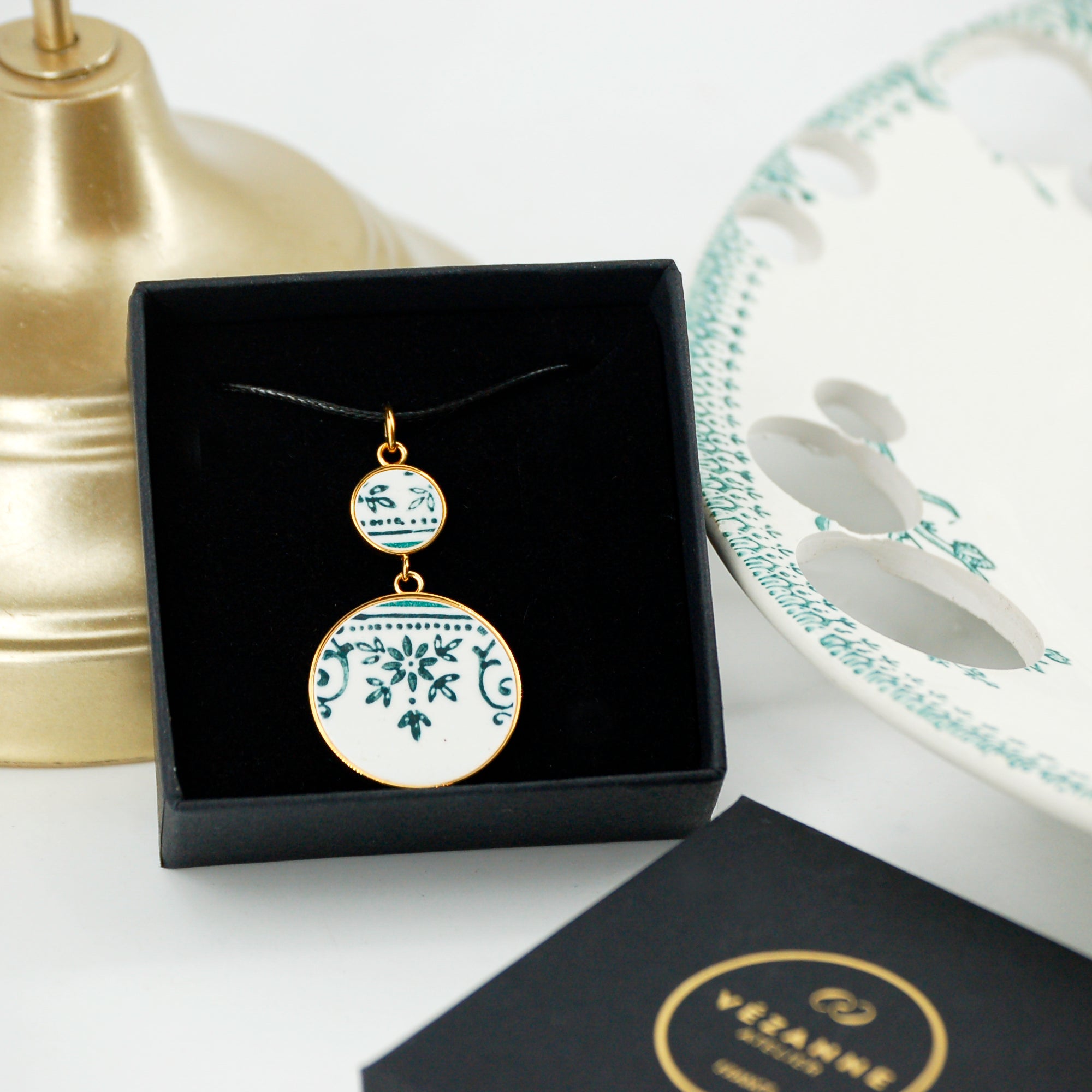 Pendentif "Arabesque et petites fleurs", finition or