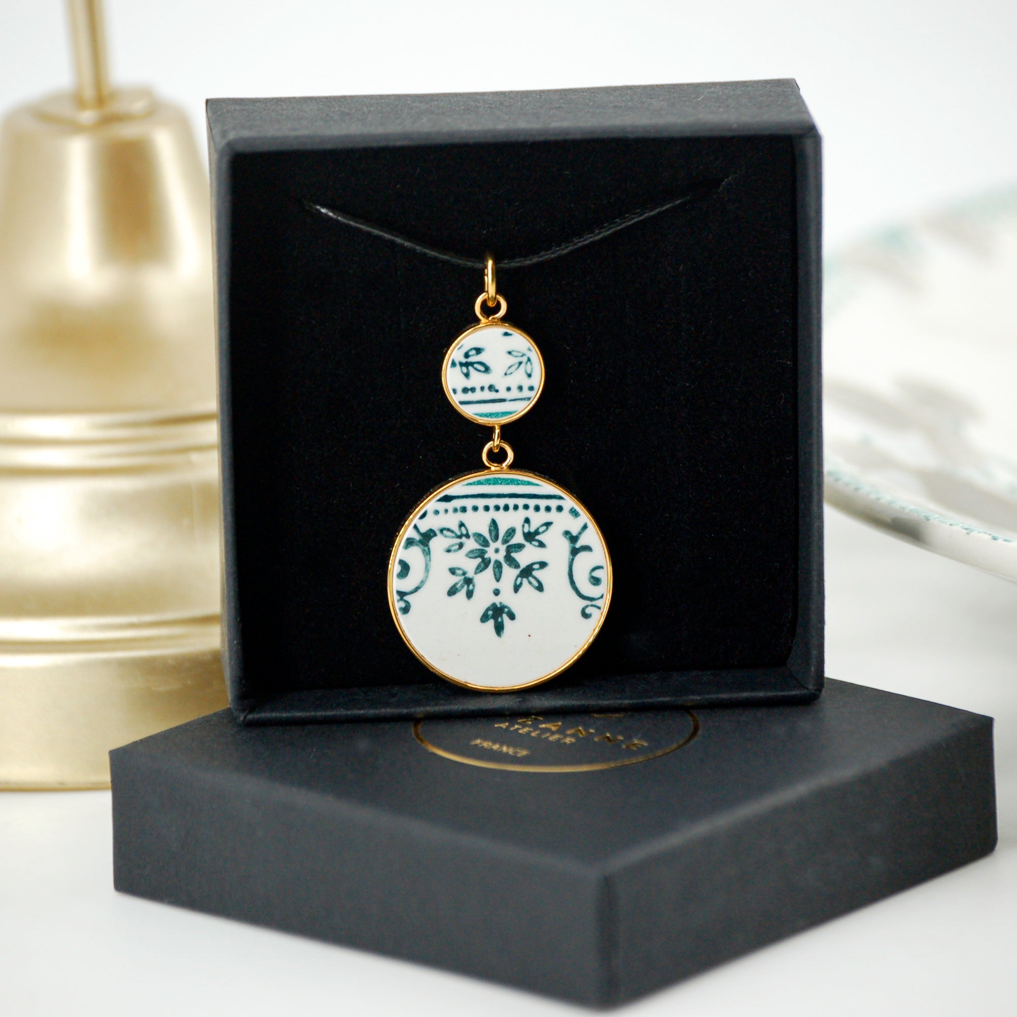 Pendentif "Arabesque et petites fleurs", finition or