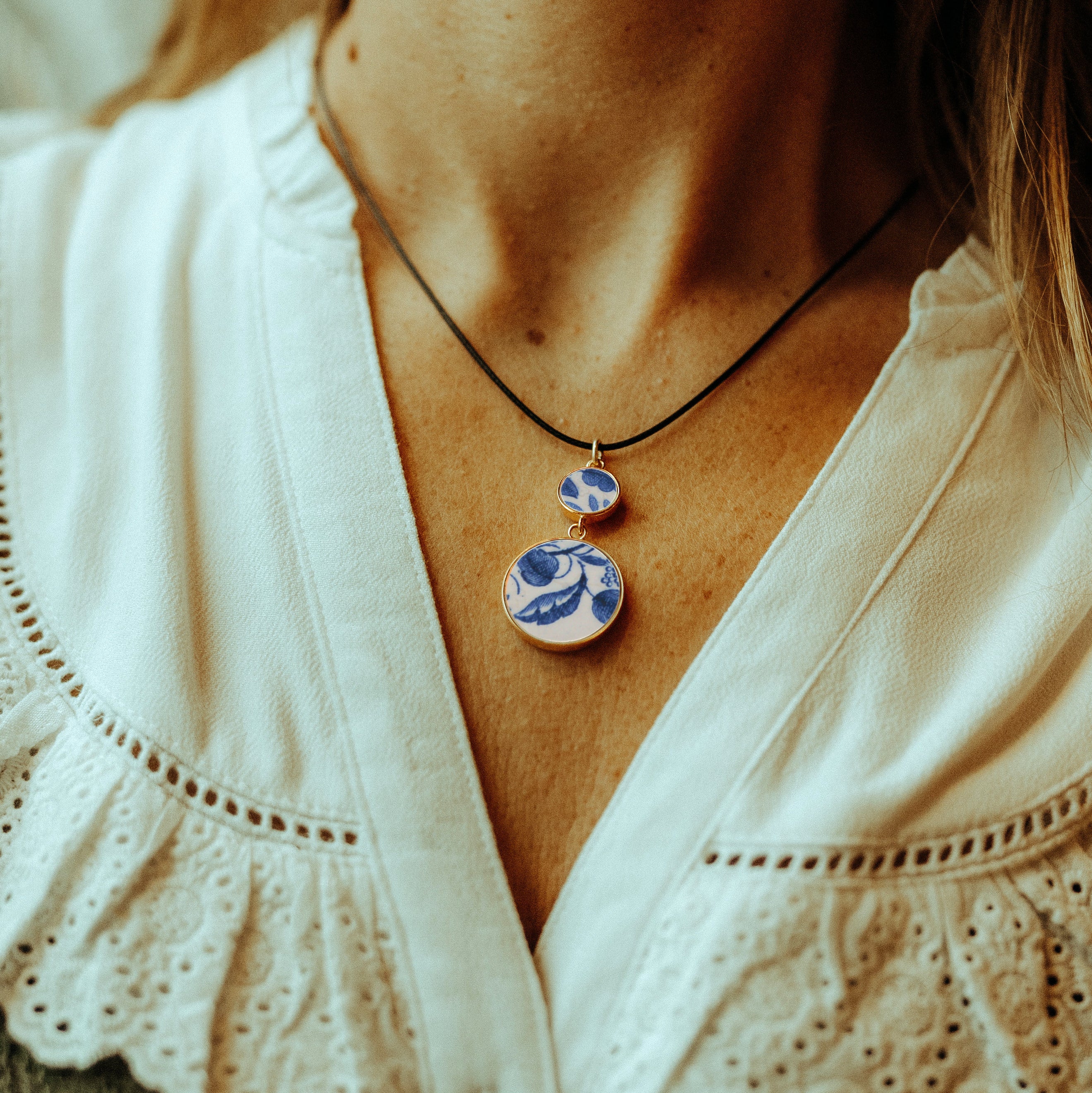 Pendentif " Les feuilles au vent", finition or