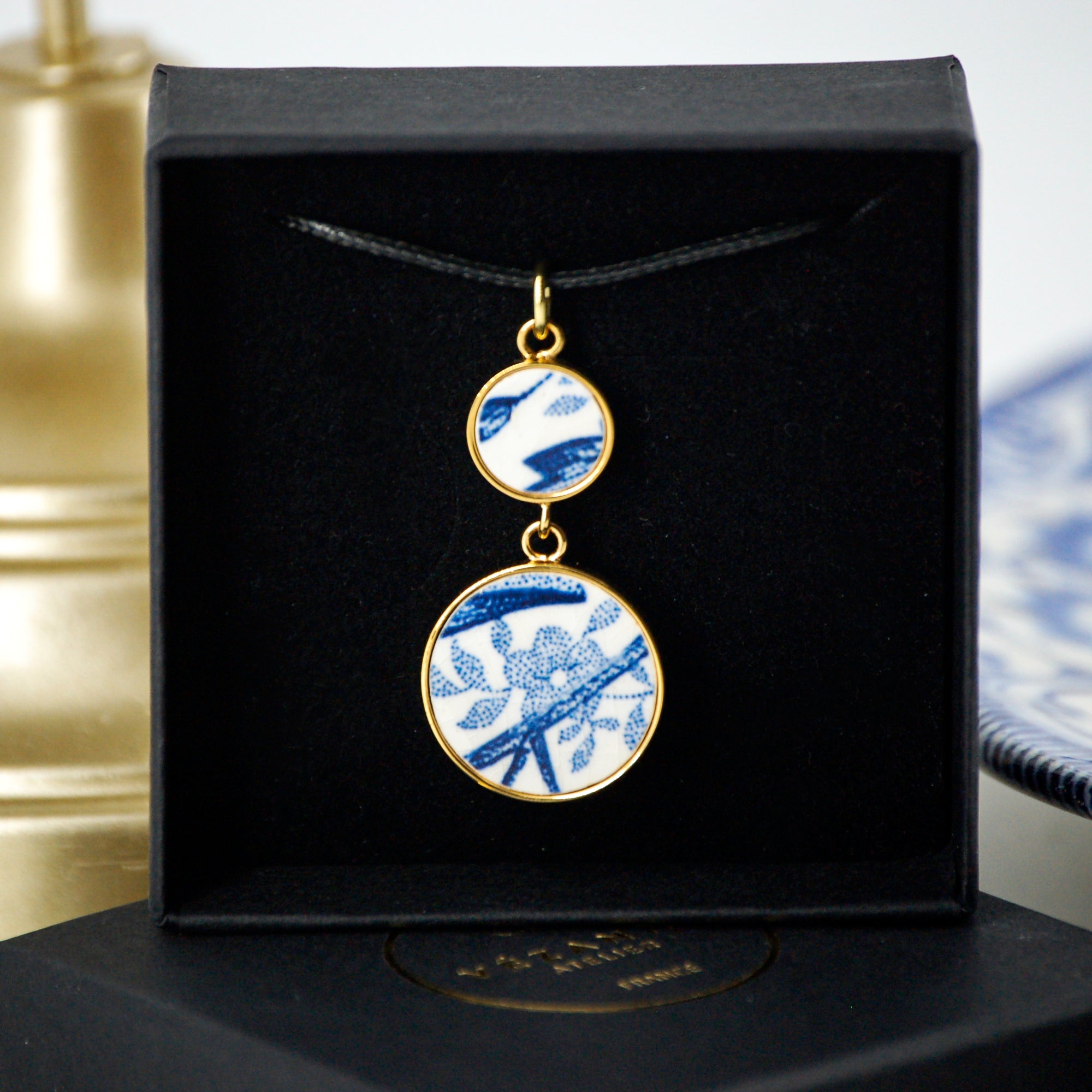 Pendentif "Feuillage et fleur bleus", finition or