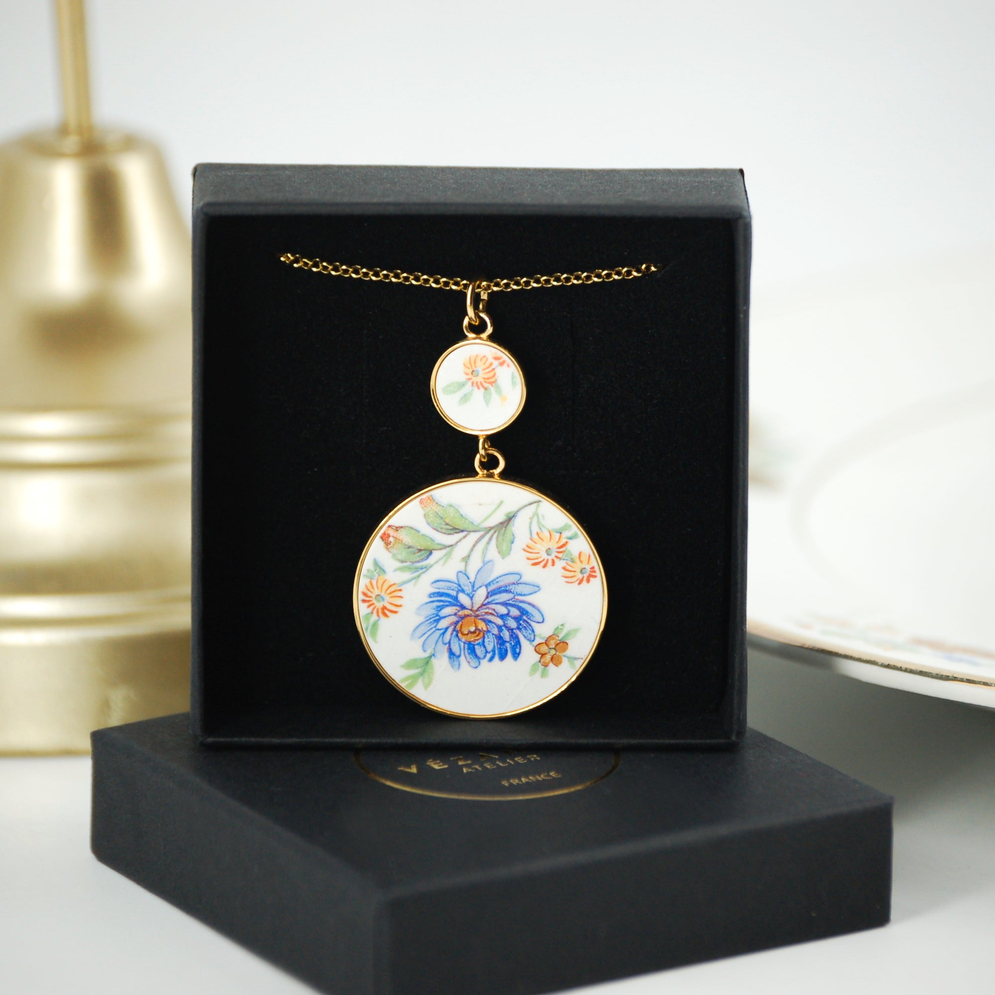 Pendentif "Aster et petites fleurs jaunes ", finition or