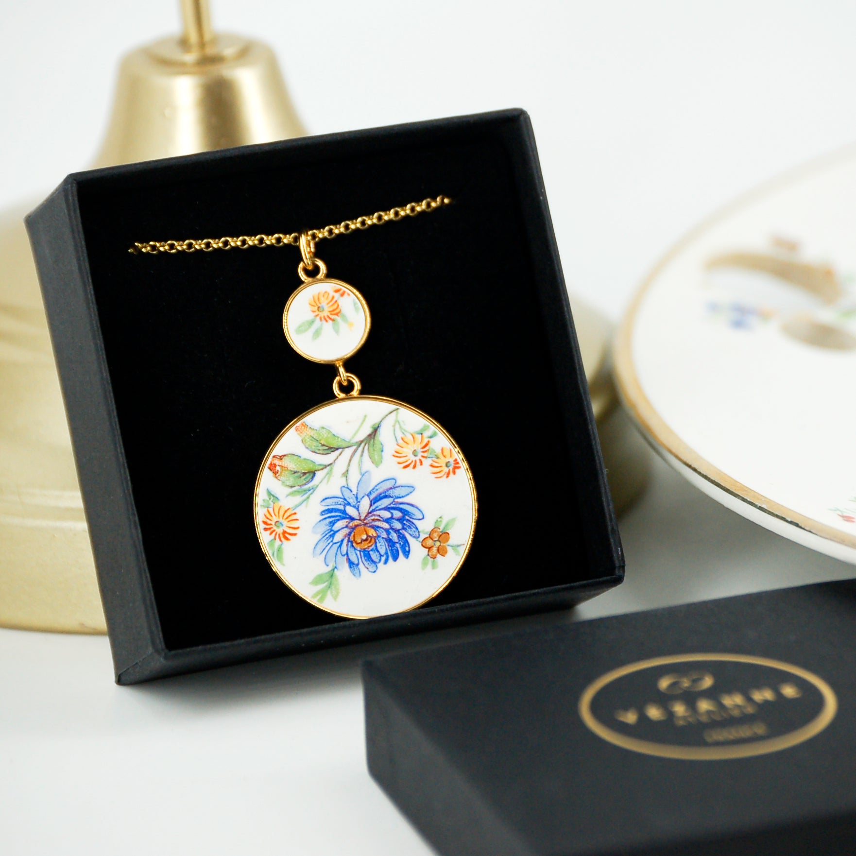 Pendentif "Aster et petites fleurs jaunes ", finition or