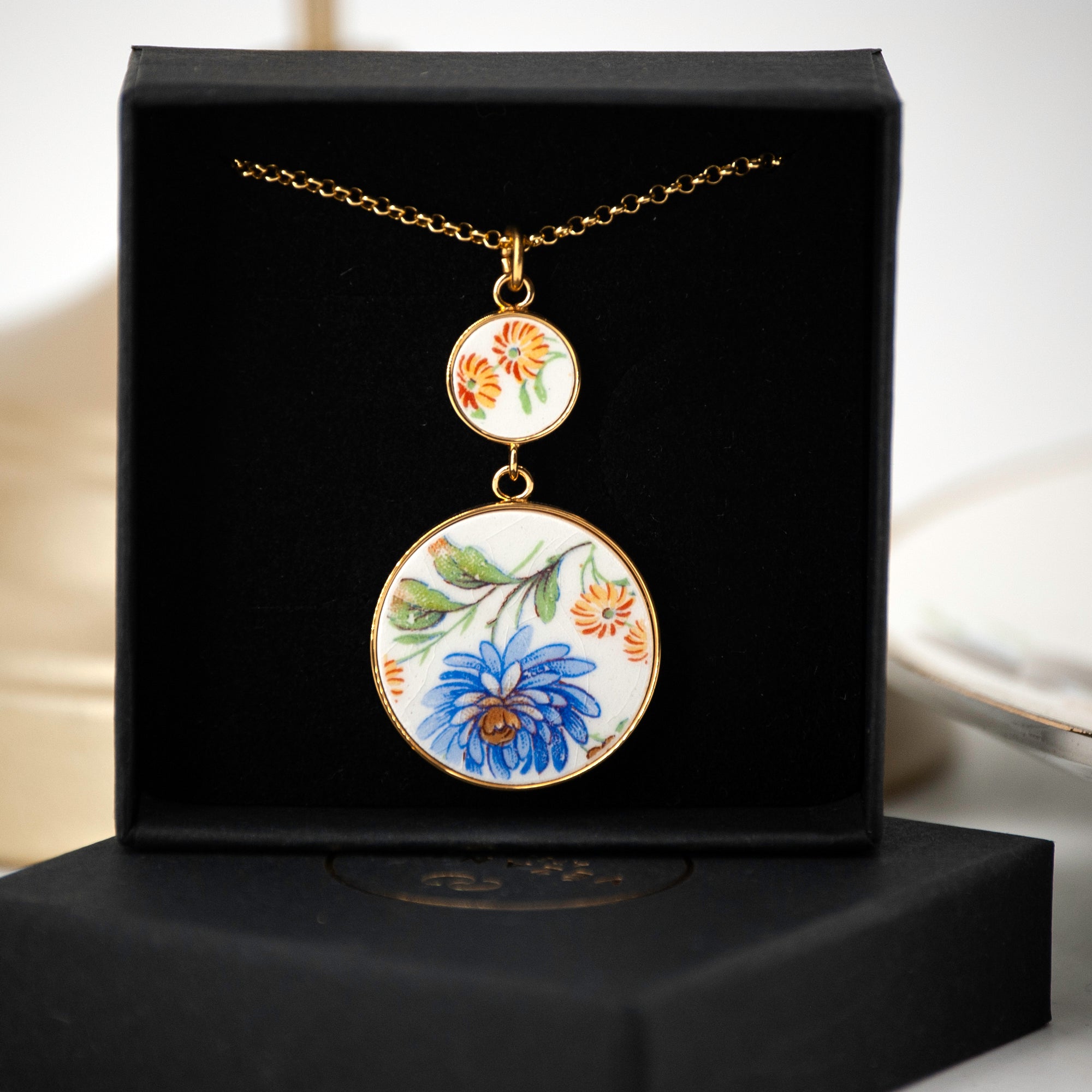 Pendentif "Aster et petites fleurs jaunes ", finition or