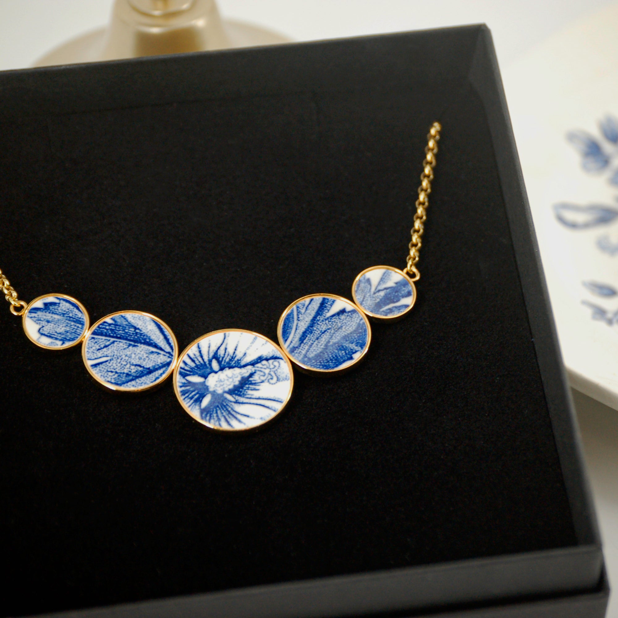 Collier "Hibiscus", finition or