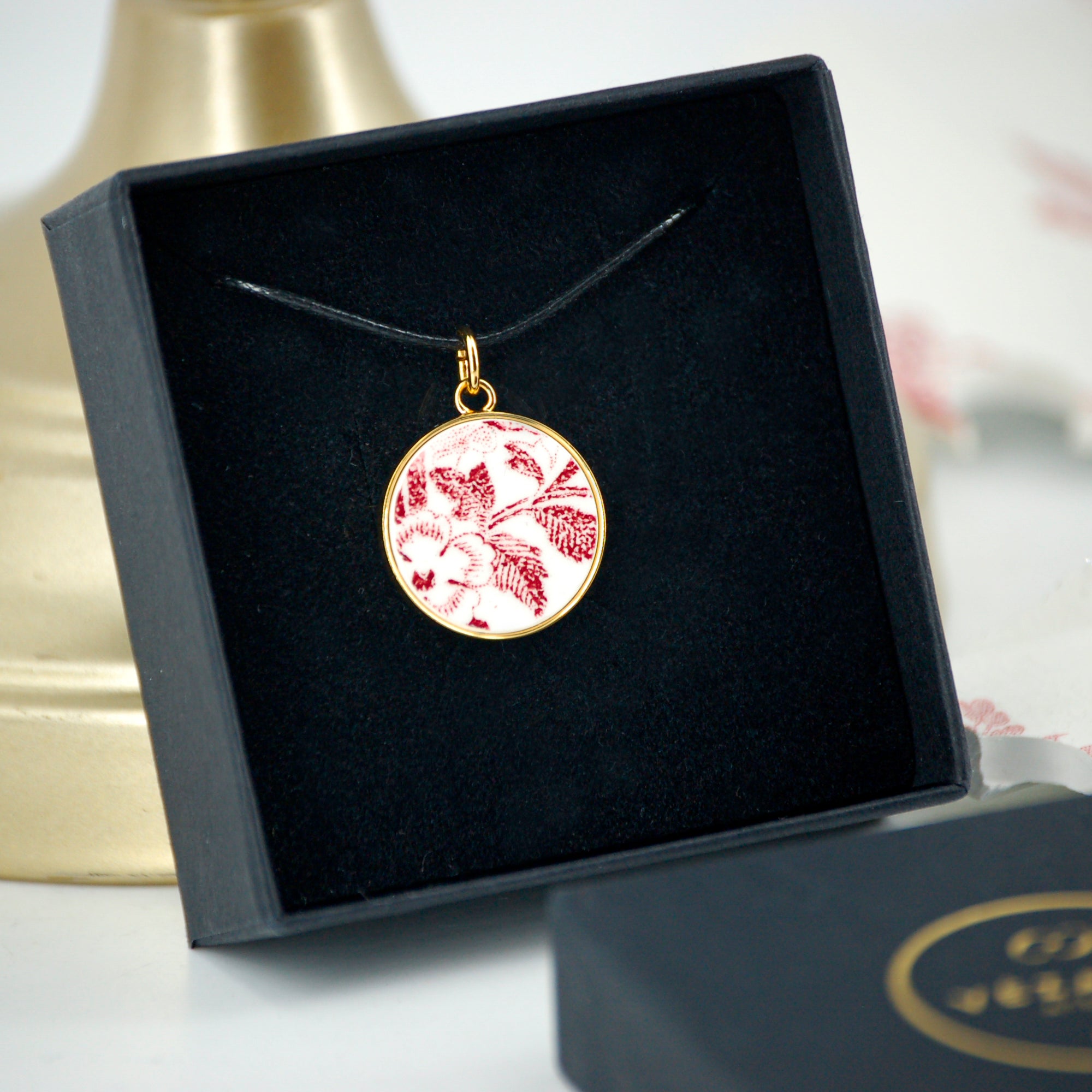 Pendentif "Fleur et feuilles en vieux rose", finition or