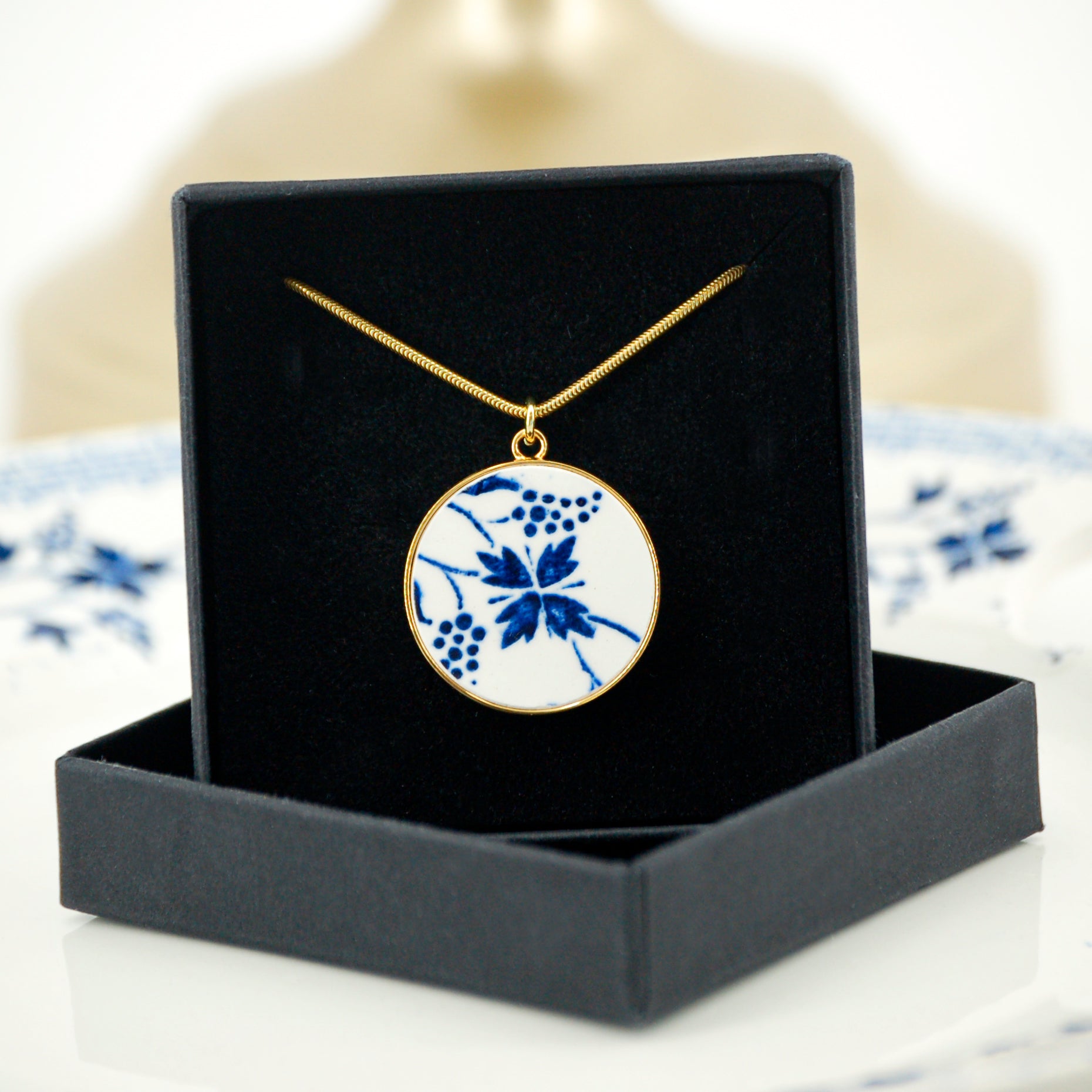 Pendentif "Fleur bleue", finition or