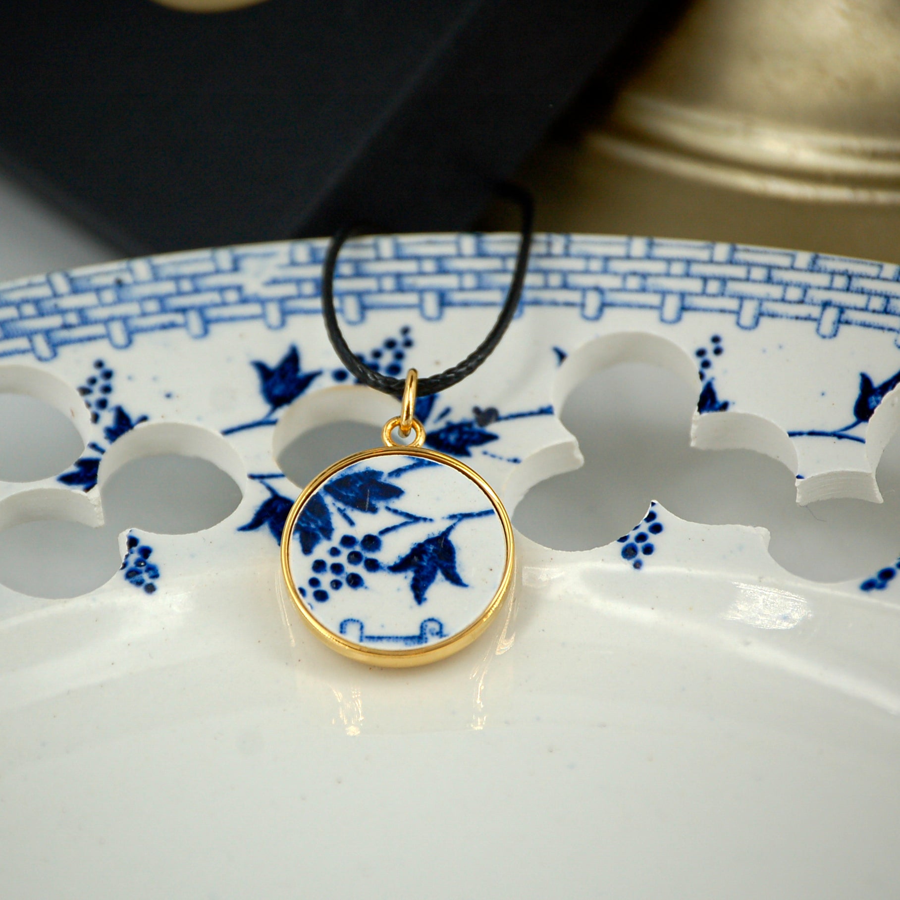 Pendentif "Les fleurs du Moulin des Loups", finition or