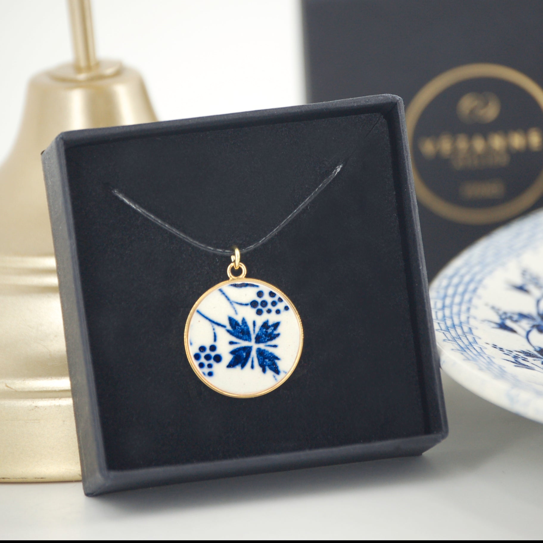Pendentif "Fleur stylisée", finition or