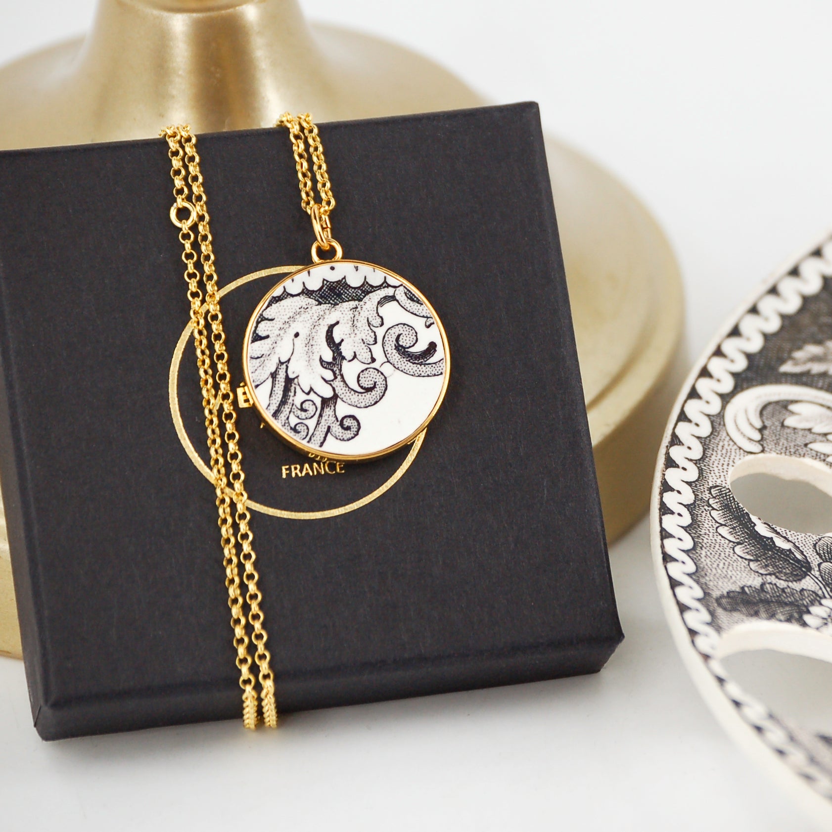 Pendentif "Motif d'antan", finition or