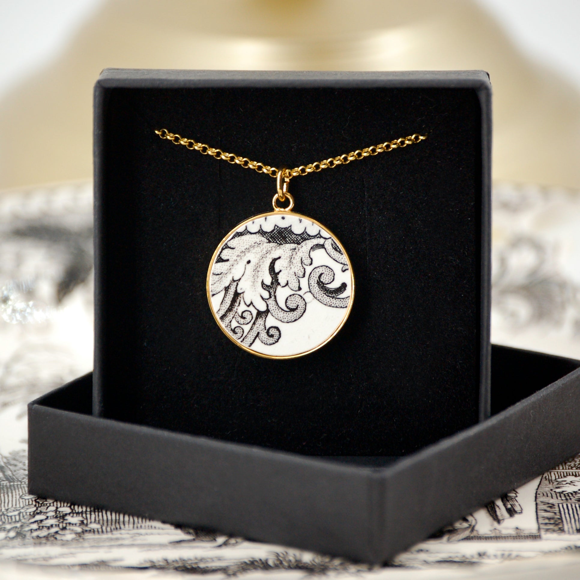 Pendentif "Motif d'antan", finition or