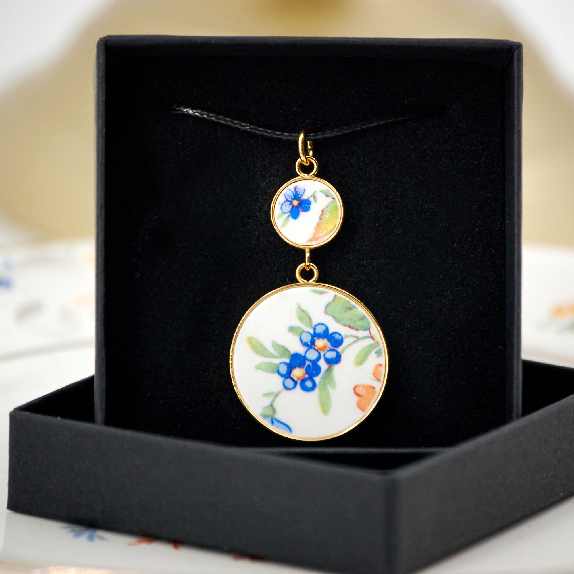 Pendentif "Petites fleurs bleues", finition or