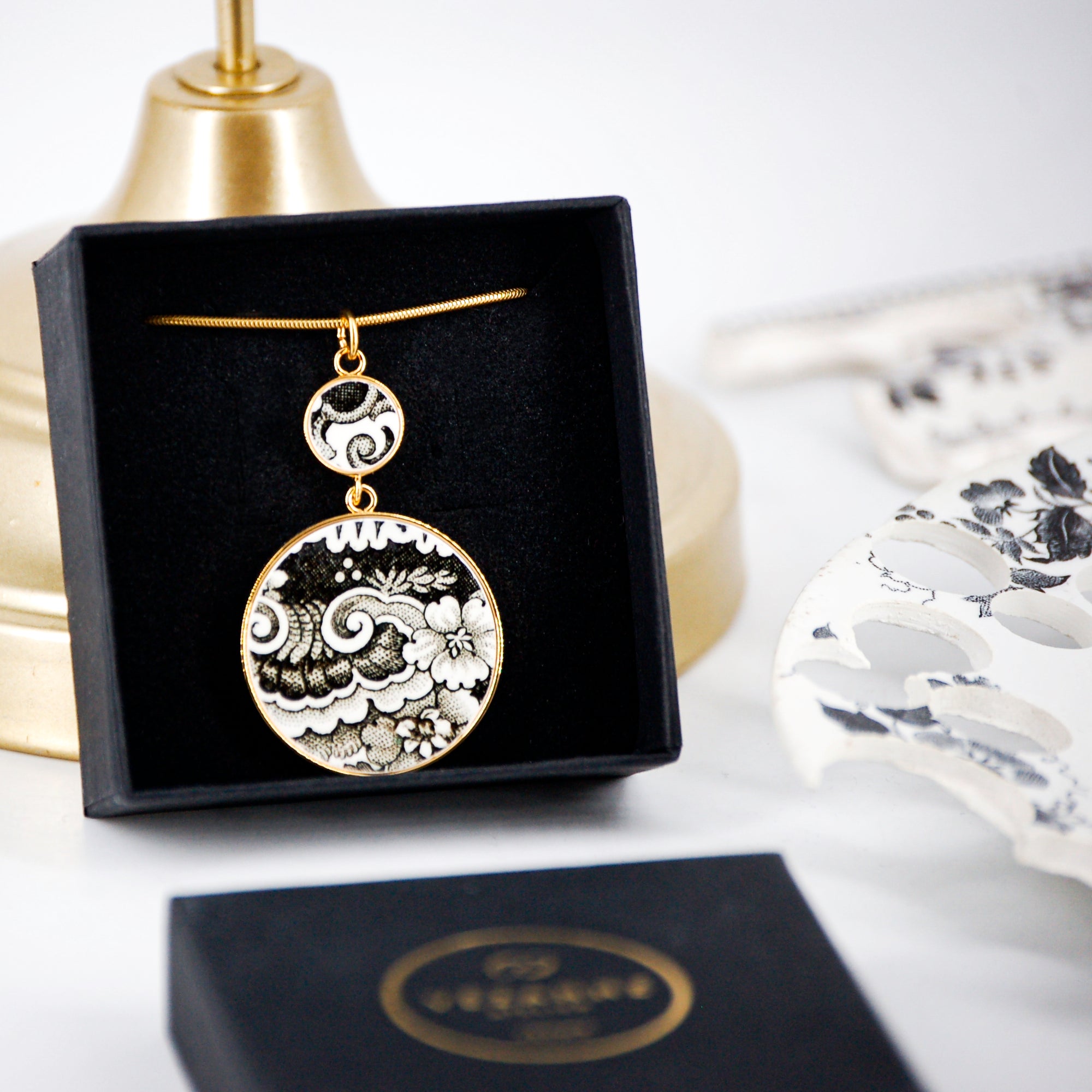 Pendentif "Composition rocaille", finition or