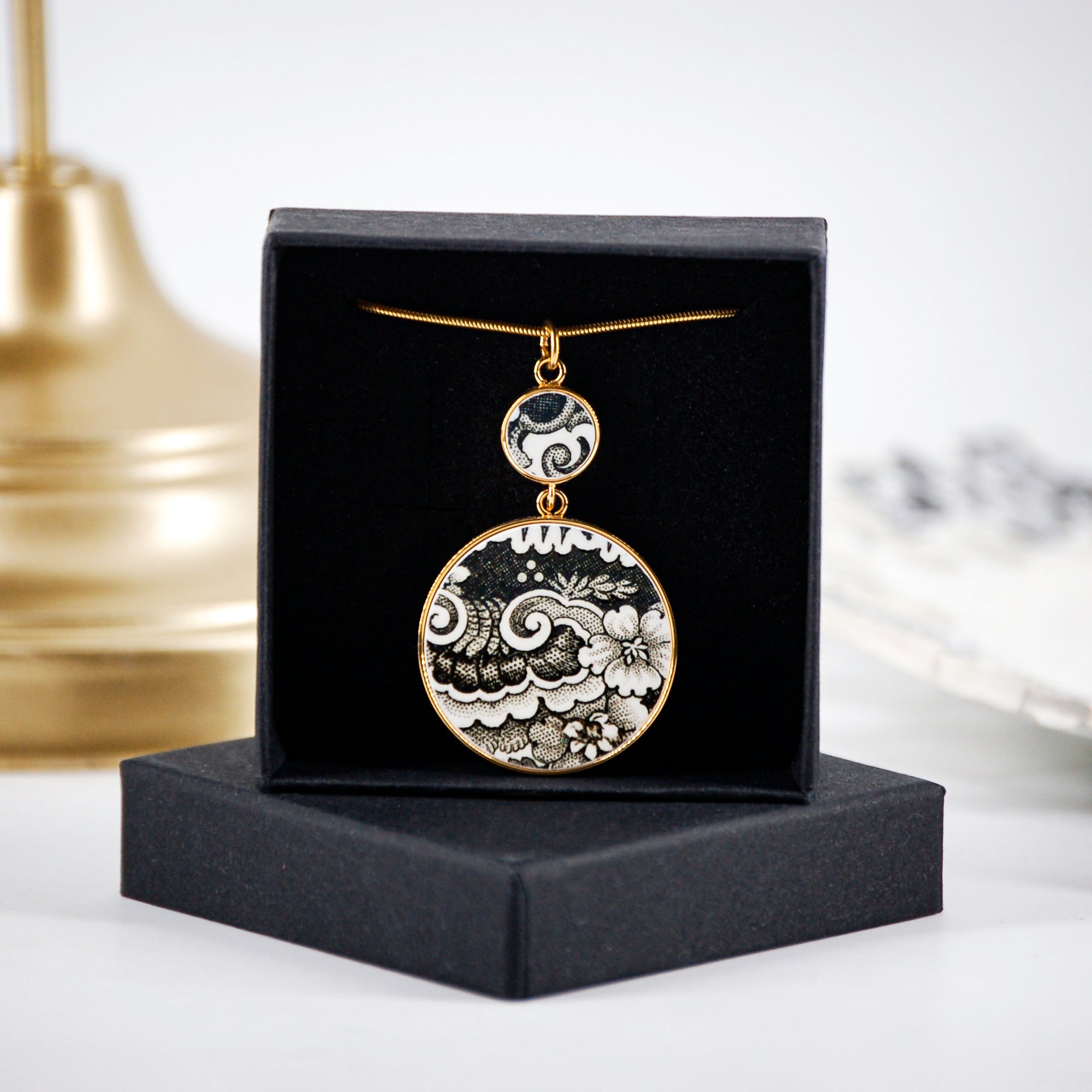 Pendentif "Composition rocaille", finition or
