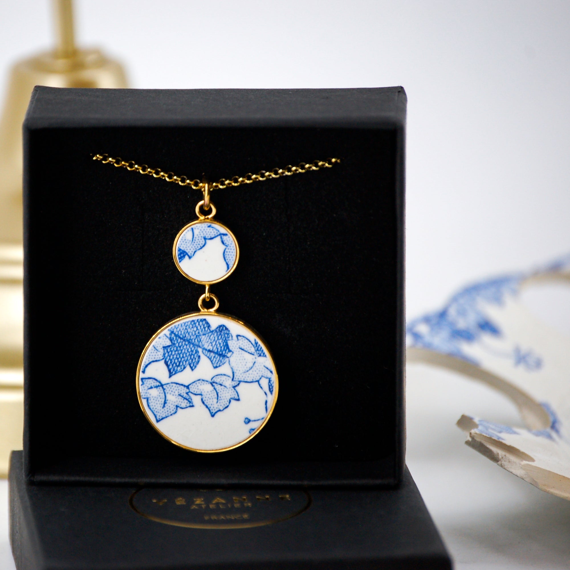 Pendentif "Feuillage bleu", finition or