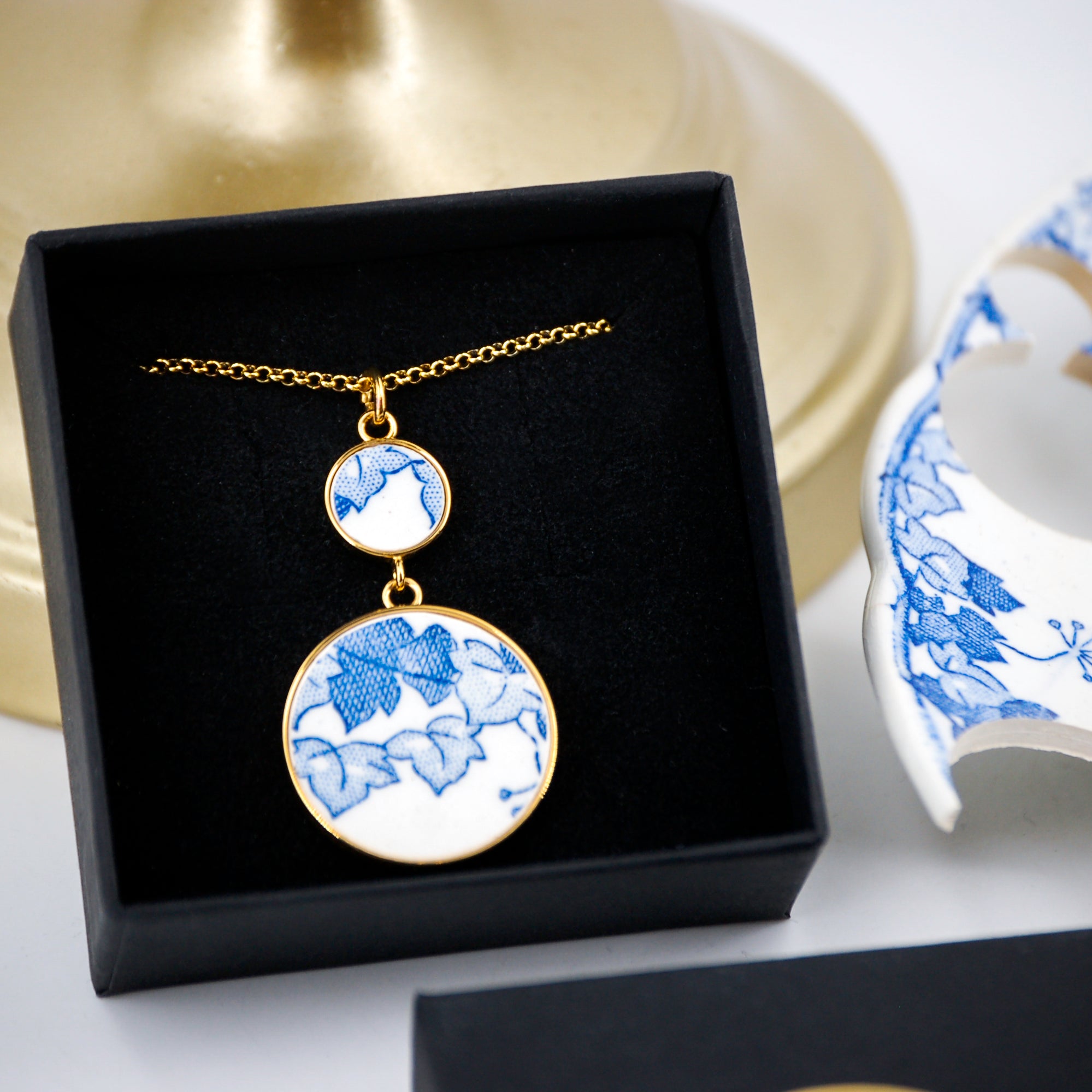 Pendentif "Feuillage bleu", finition or