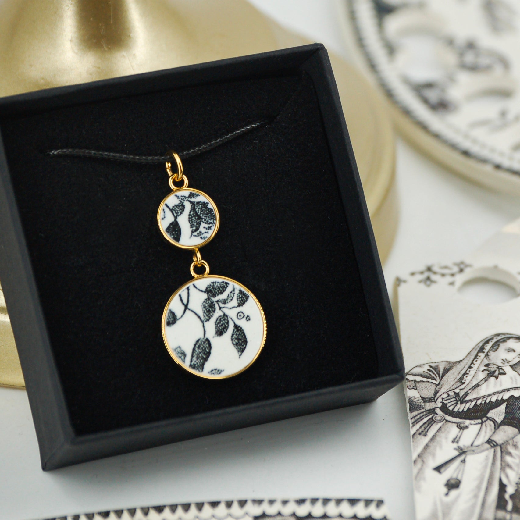 Pendentif "Feuilles au vent", finition or
