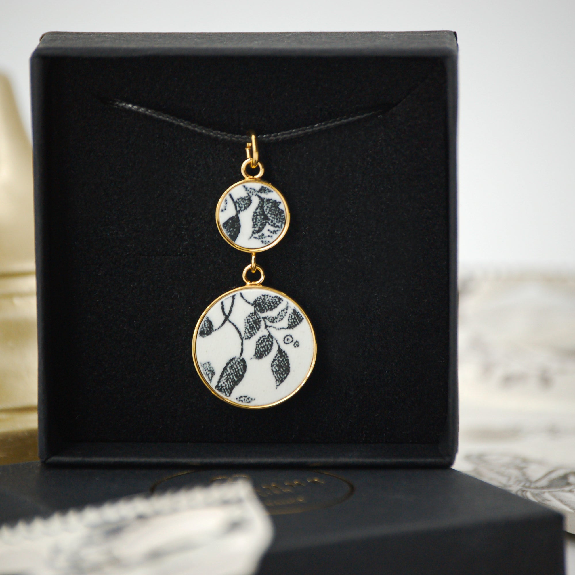 Pendentif "Feuilles au vent", finition or
