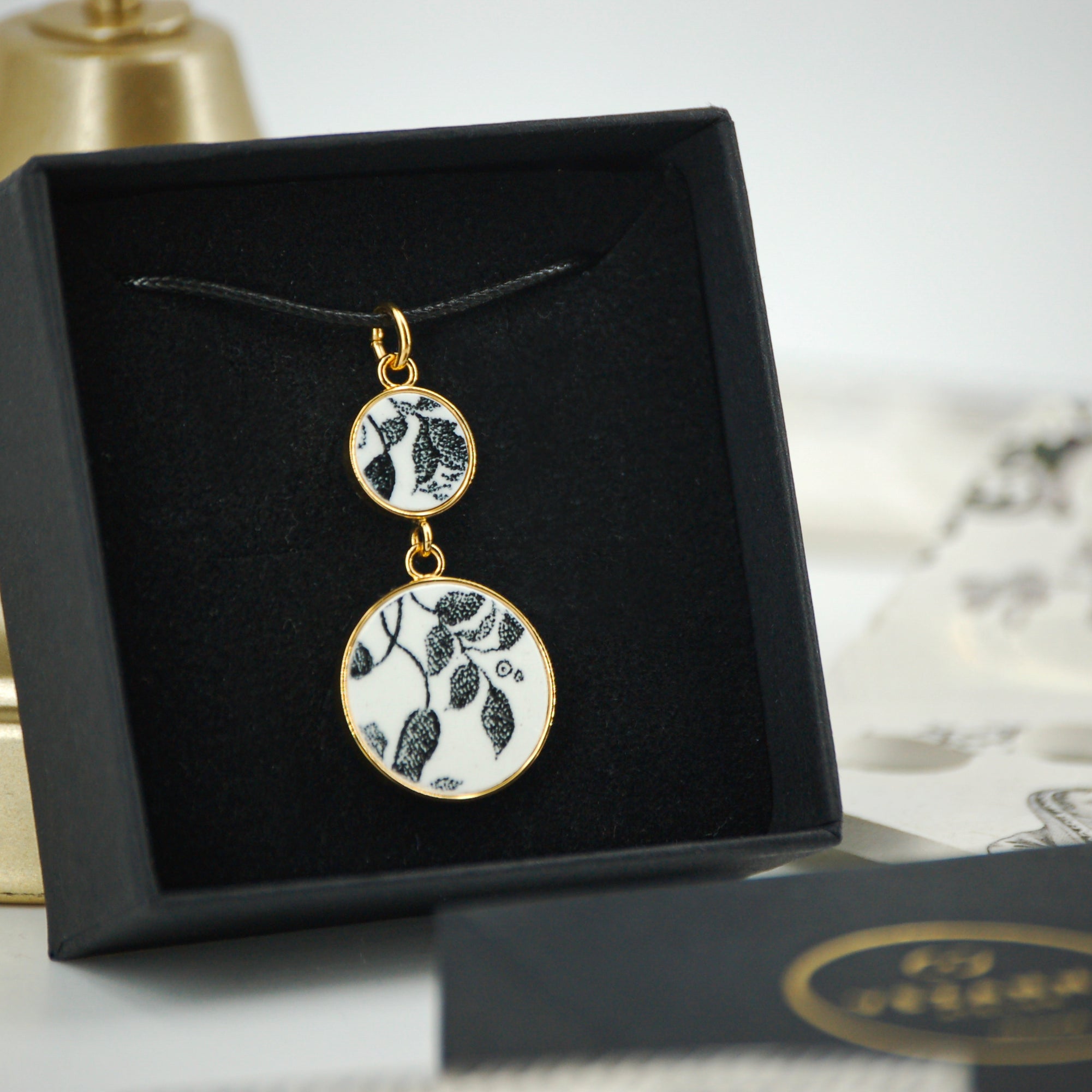 Pendentif "Feuilles au vent", finition or