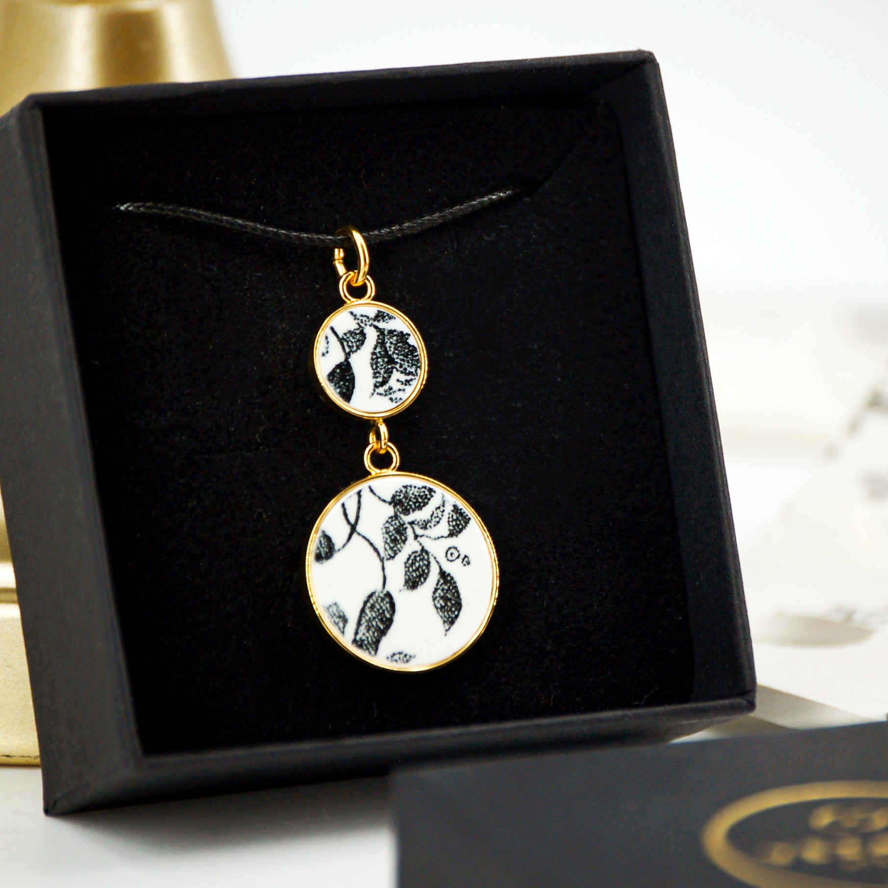 Pendentif "Feuilles au vent", finition or