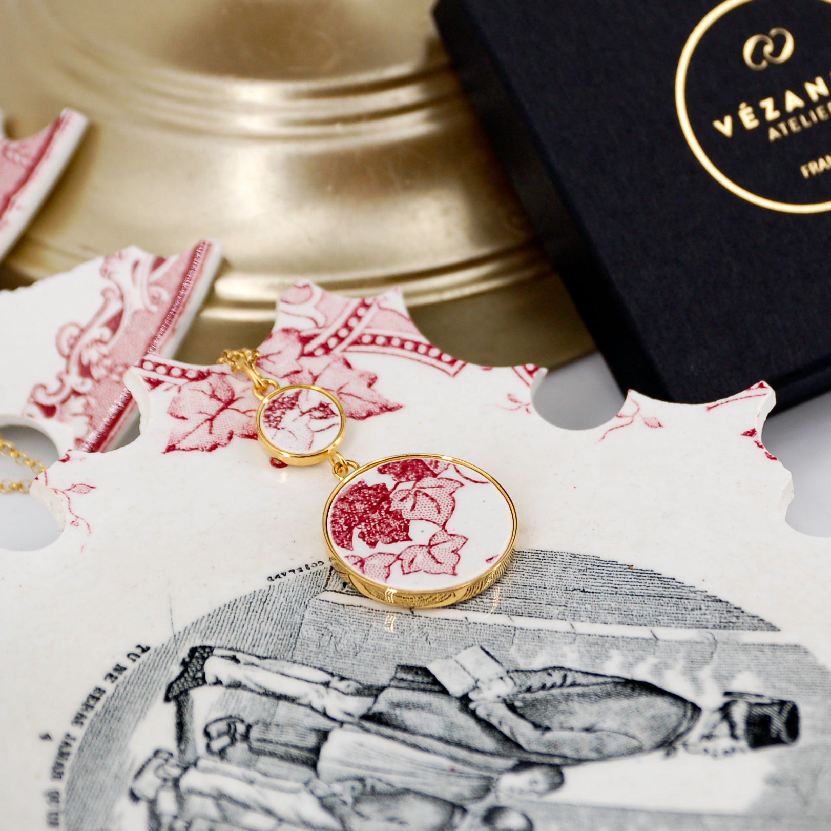 Pendentif "Feuilles de lierre en vieux rose", finition or