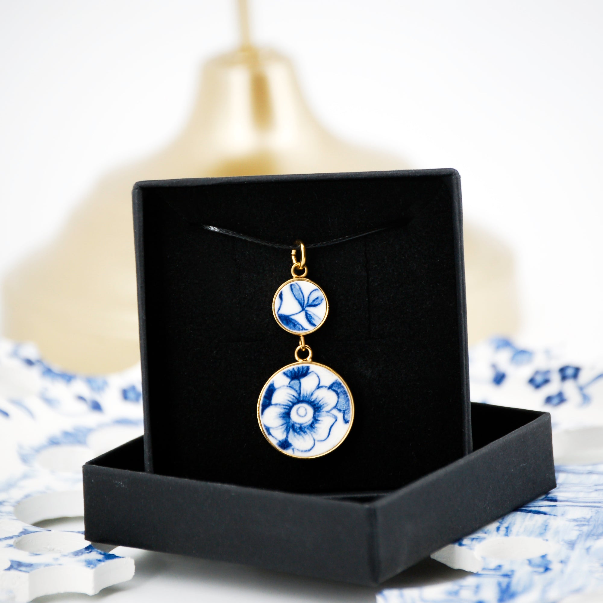Pendentif "Fleur bleue", finition or