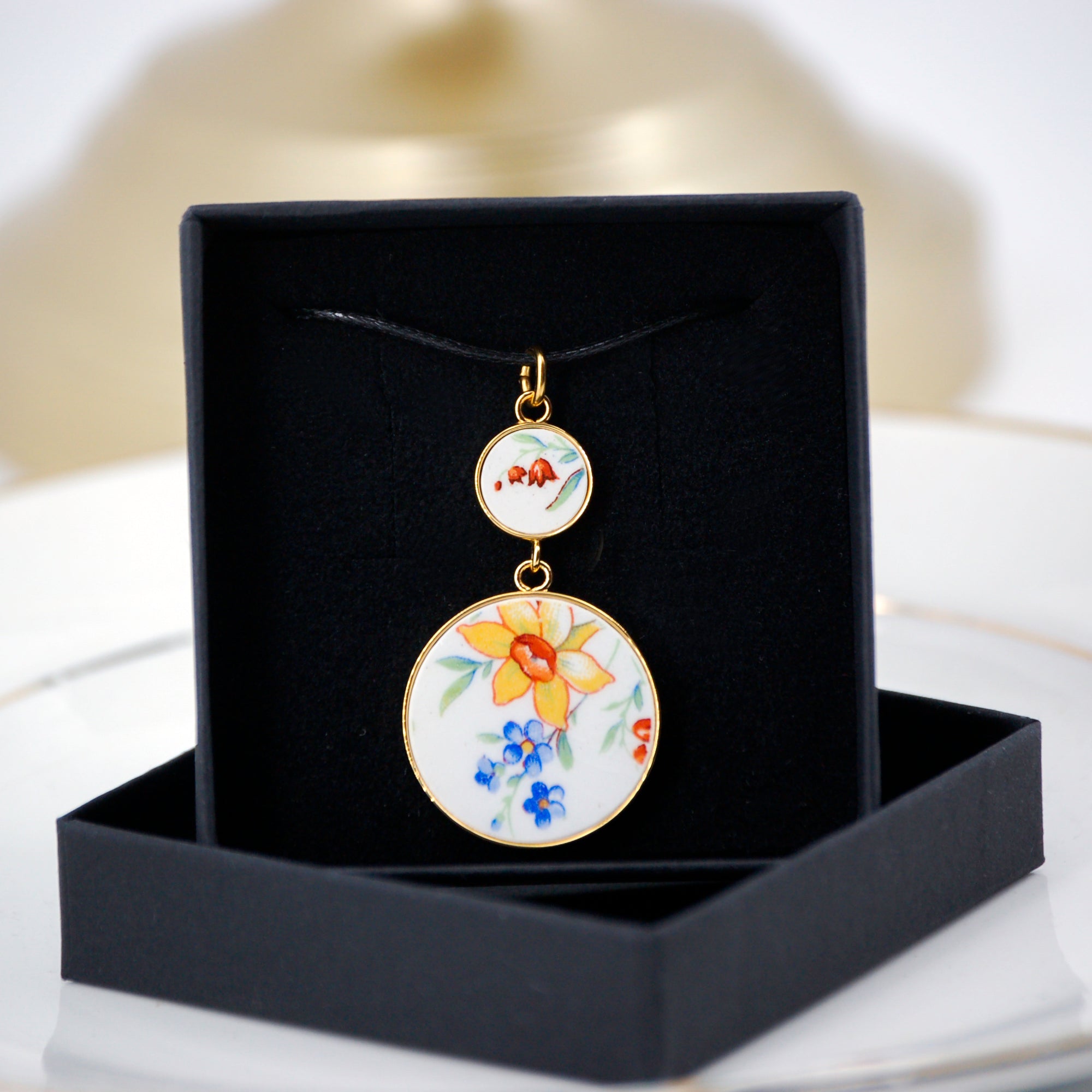 Pendentif double "Jonquille et petites fleurs", finition or
