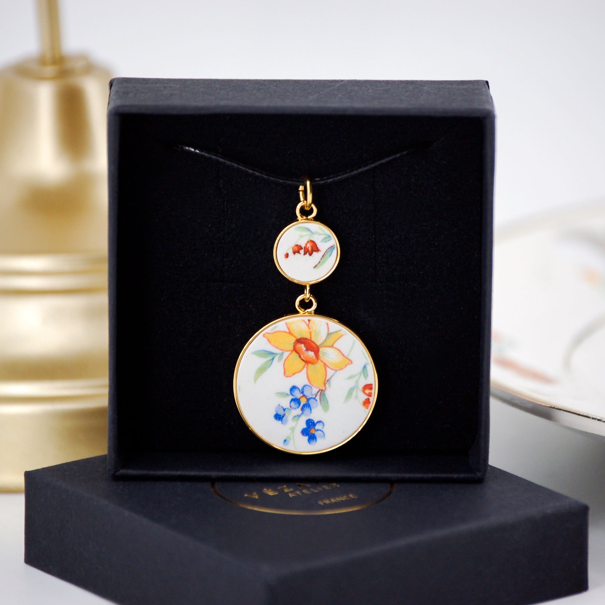 Pendentif double "Jonquille et petites fleurs", finition or