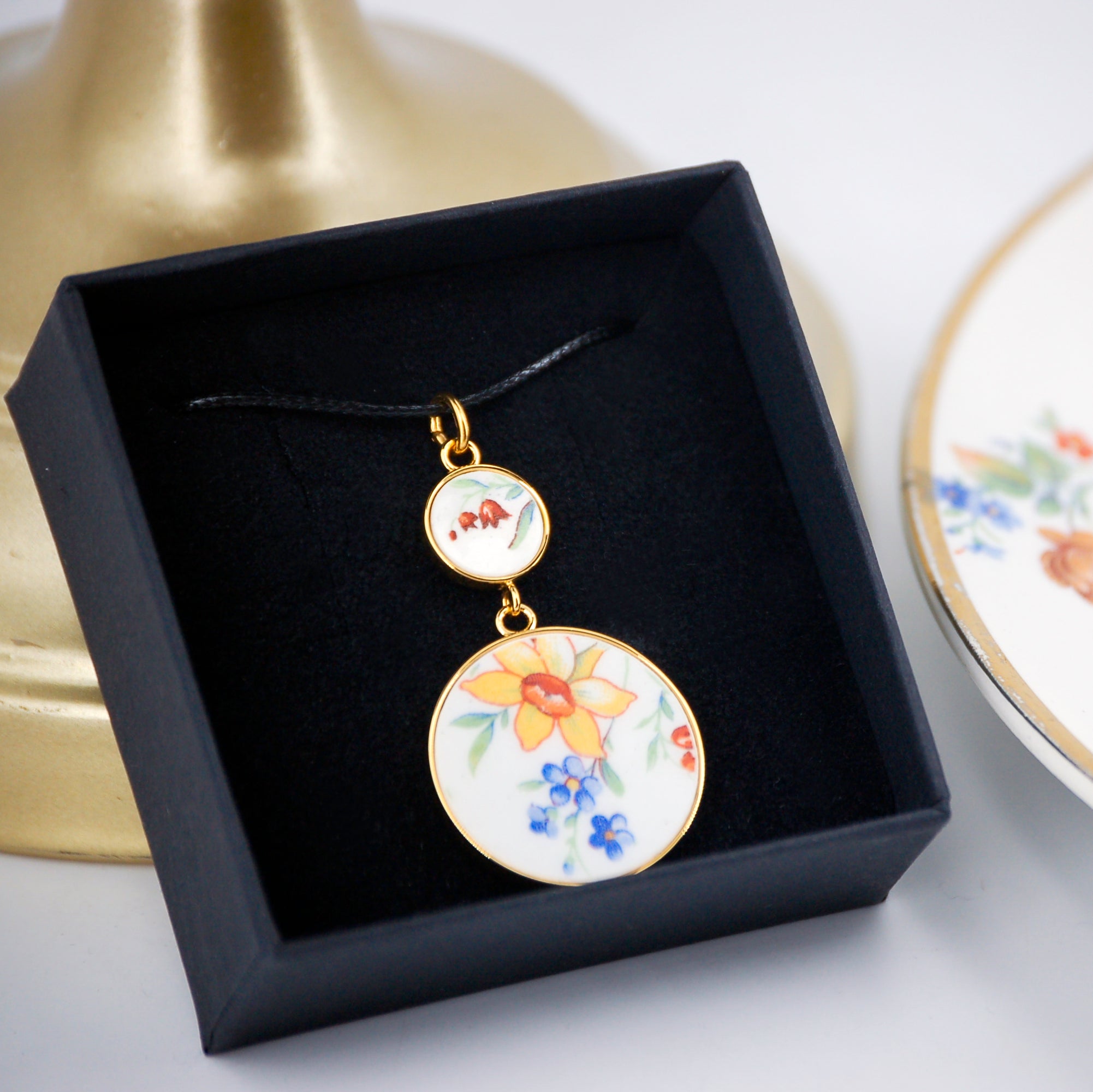 Pendentif double "Jonquille et petites fleurs", finition or