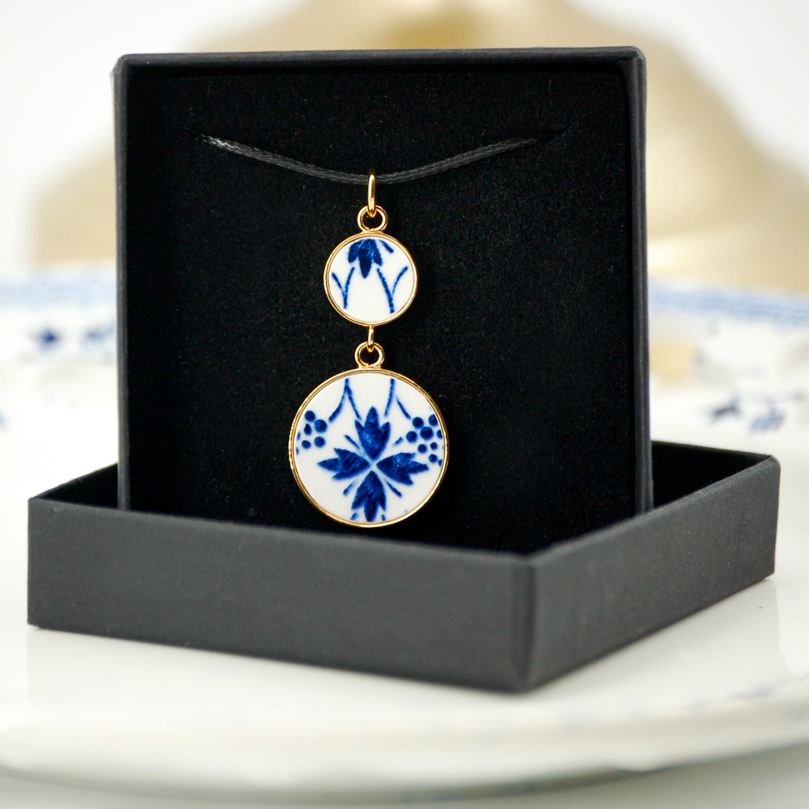 Pendentif "Fleur stylisée", finition or