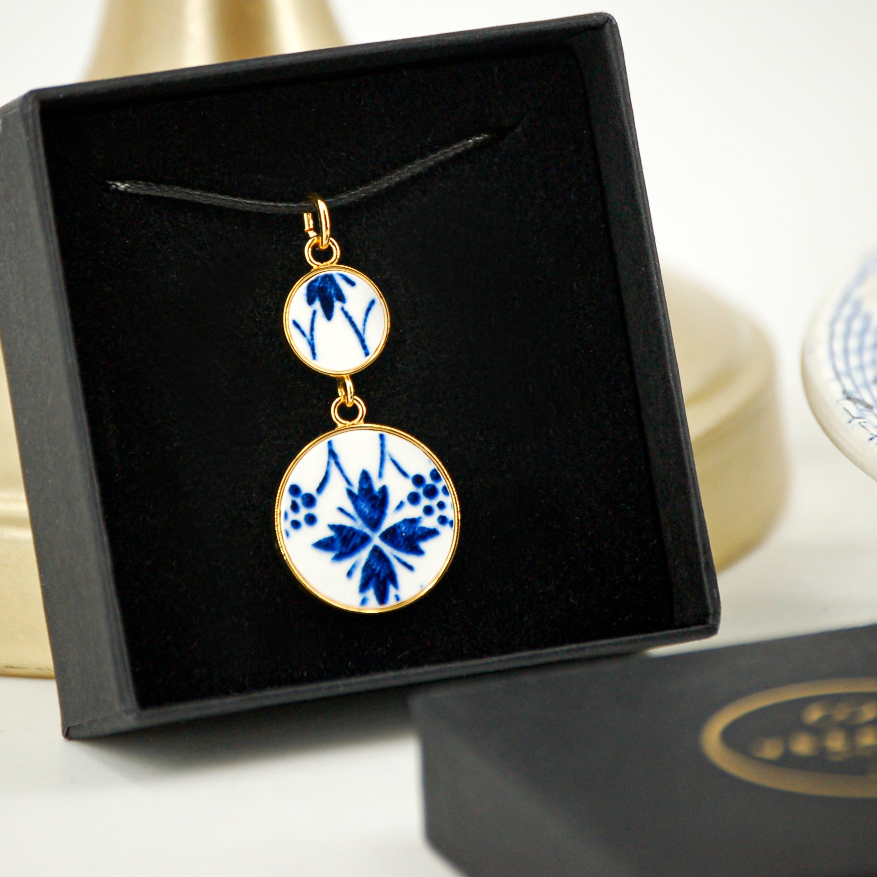 Pendentif "Fleur stylisée", finition or