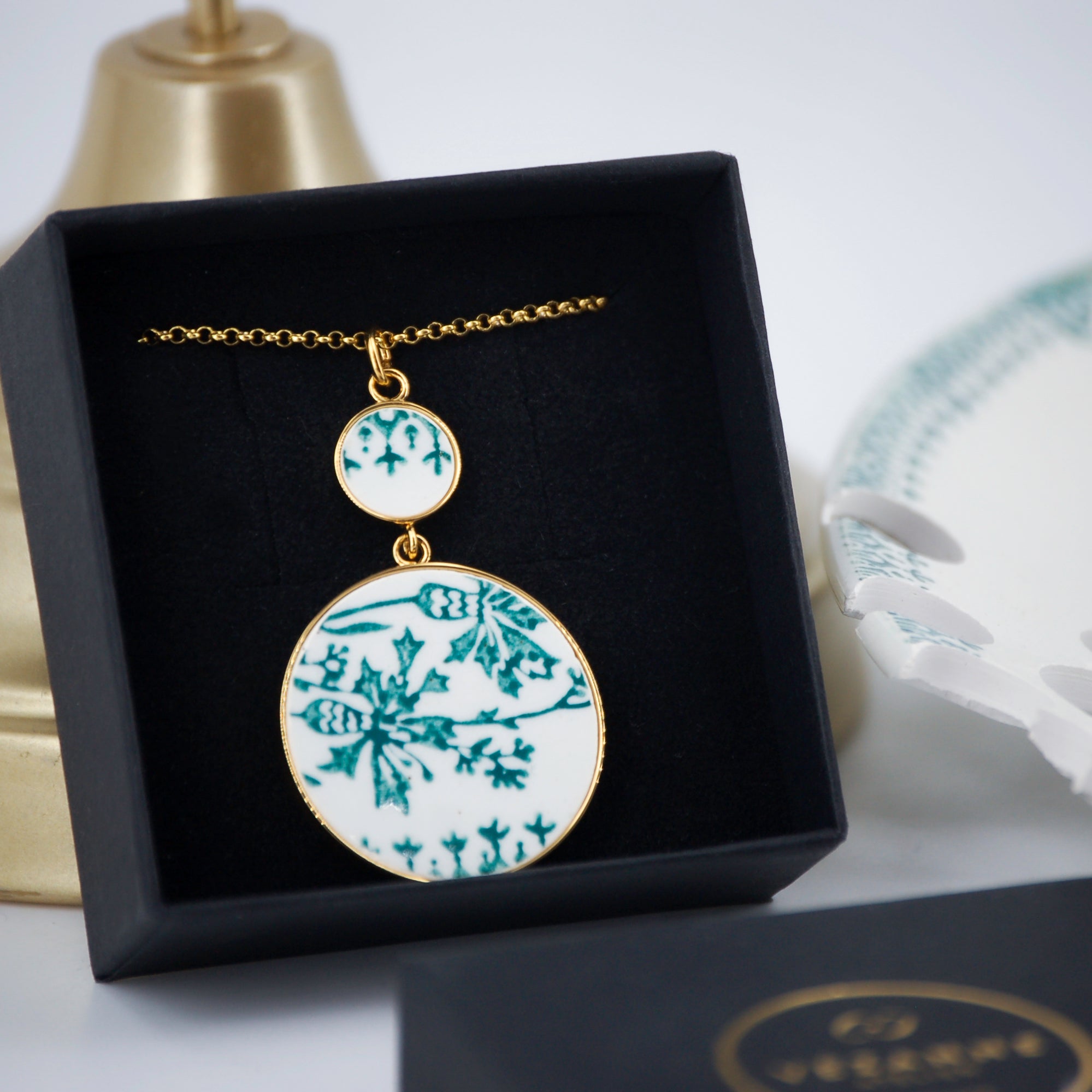 Pendentif "Fleurs vertes", finition or