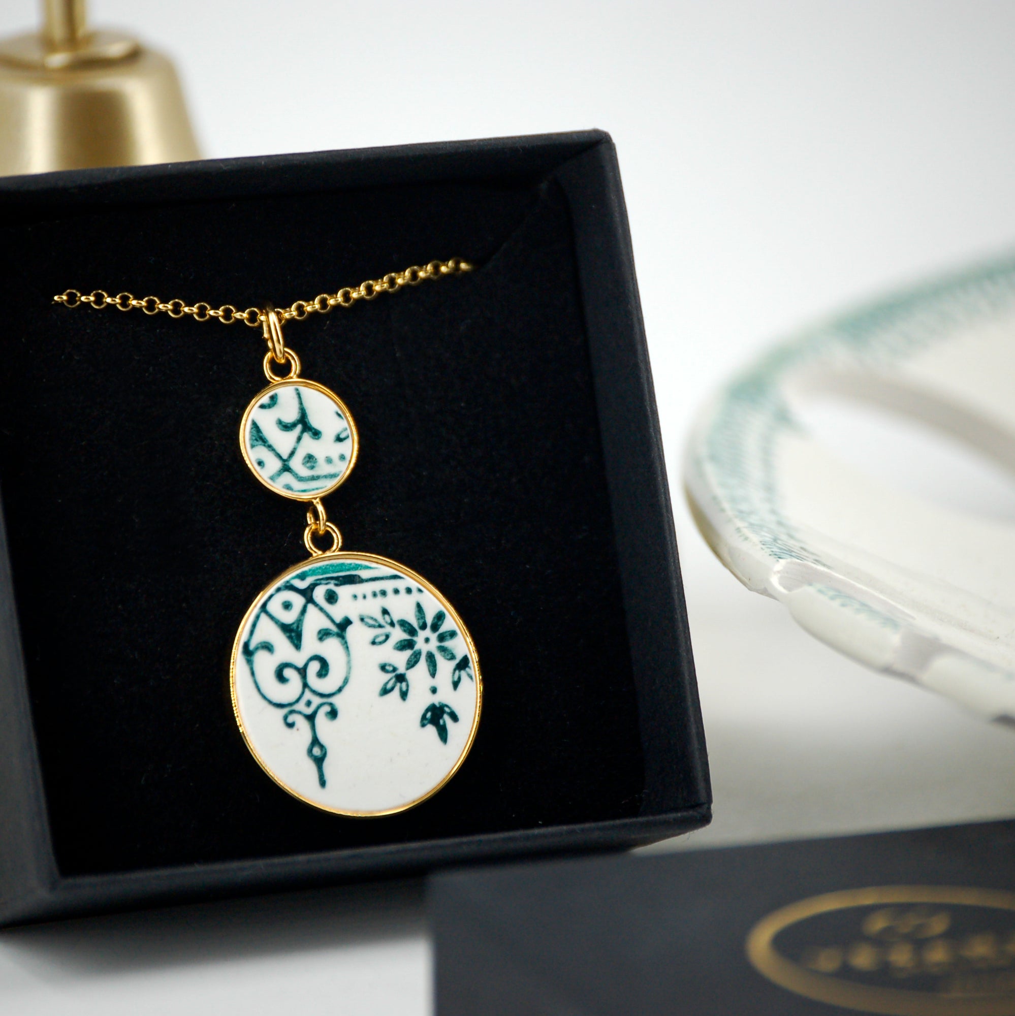 Pendentif "Fleurs et arabesques", finition or