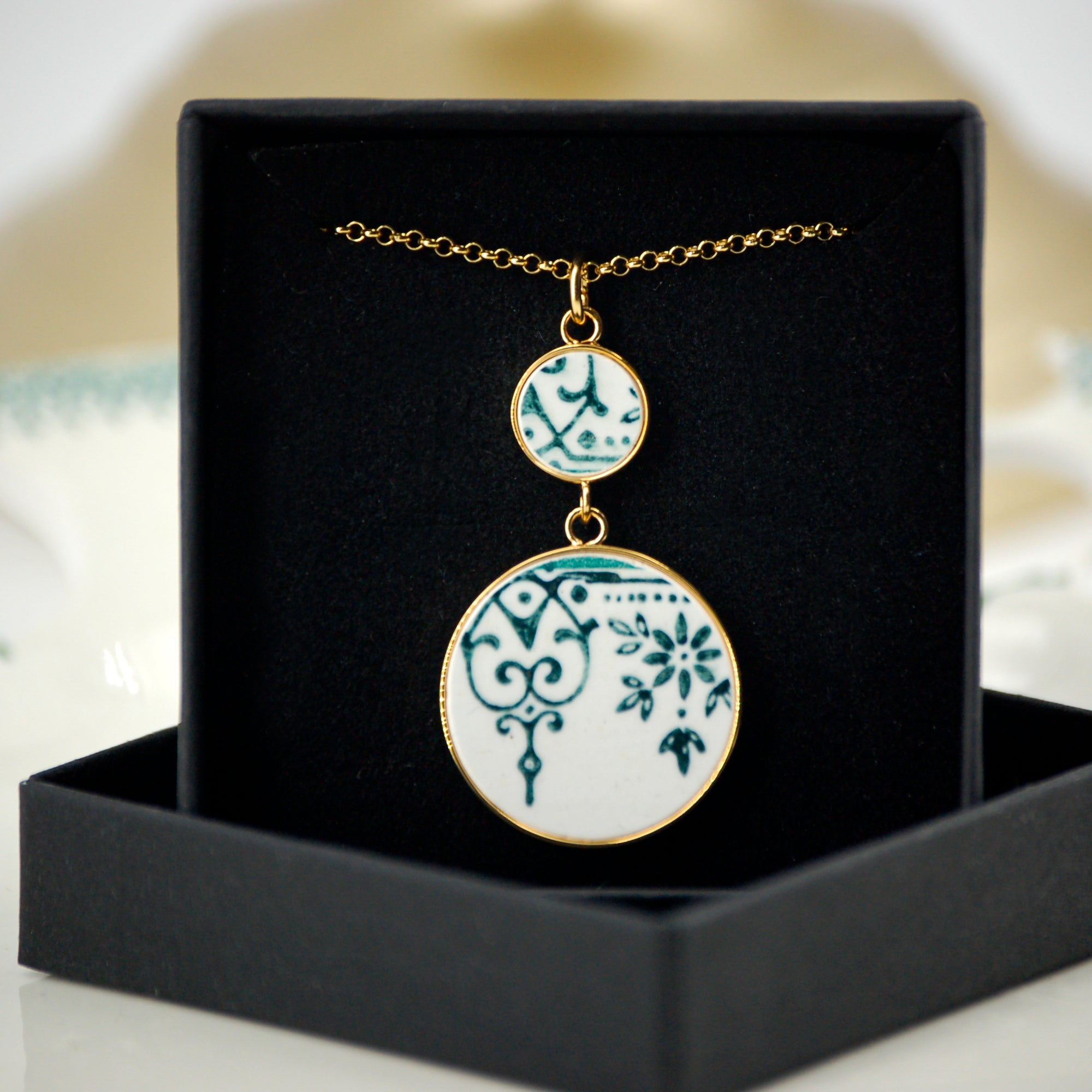 Pendentif "Fleurs et arabesques", finition or