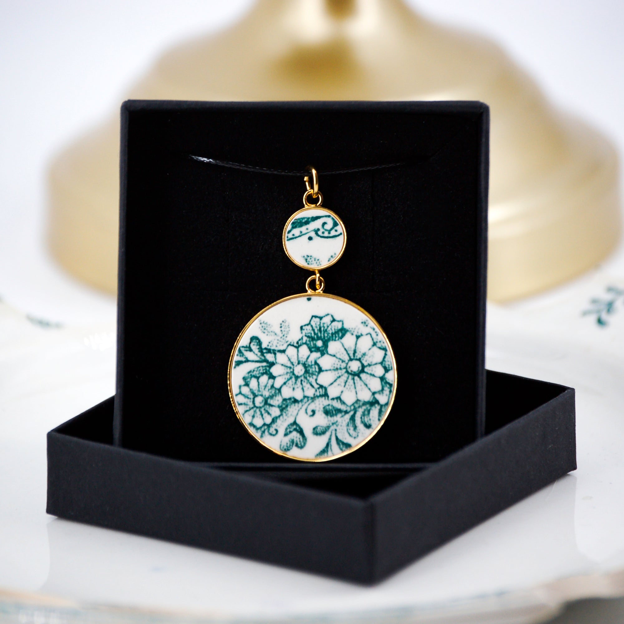 Pendentif "Bouquet de fleurs vertes", finition or