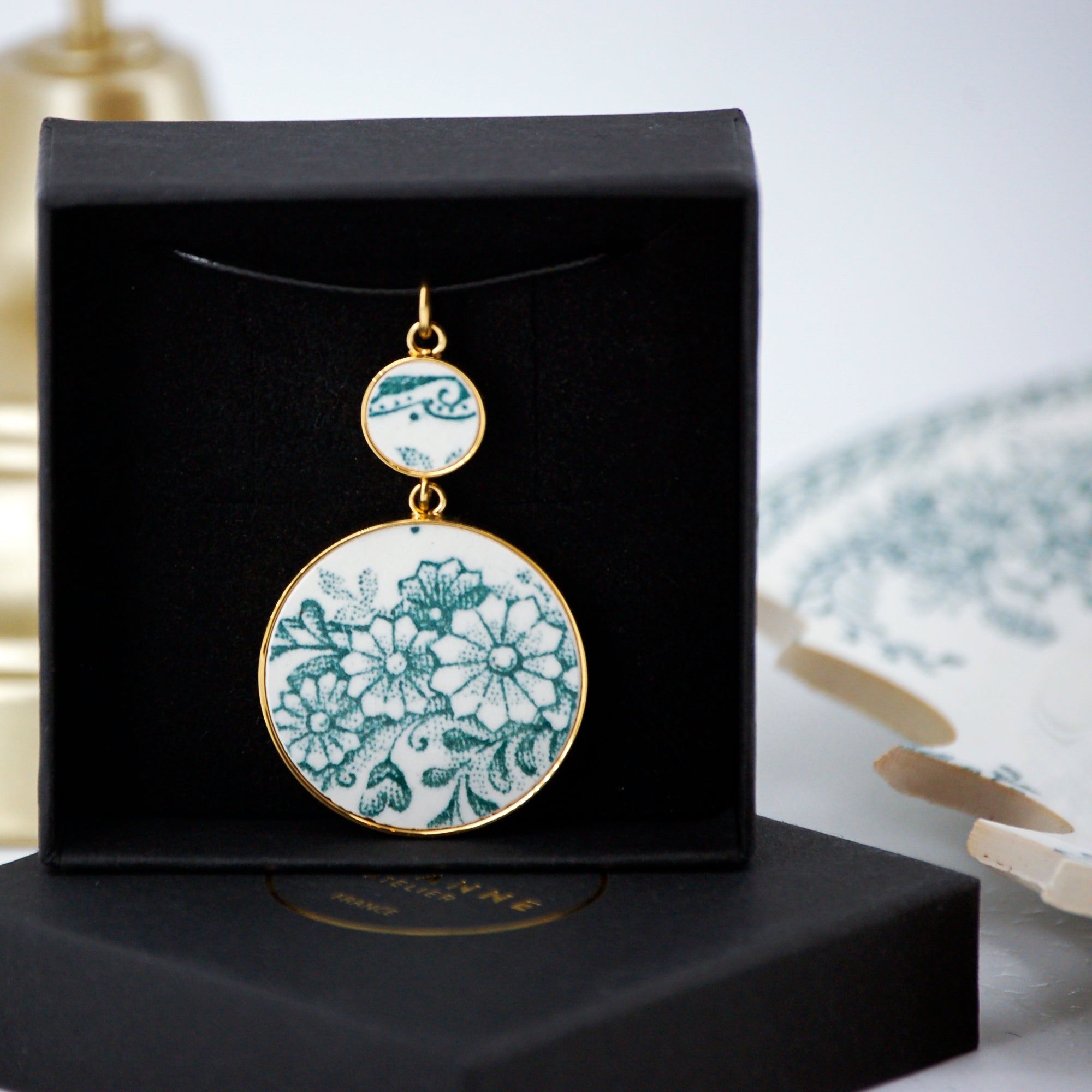 Pendentif "Bouquet de fleurs vertes", finition or